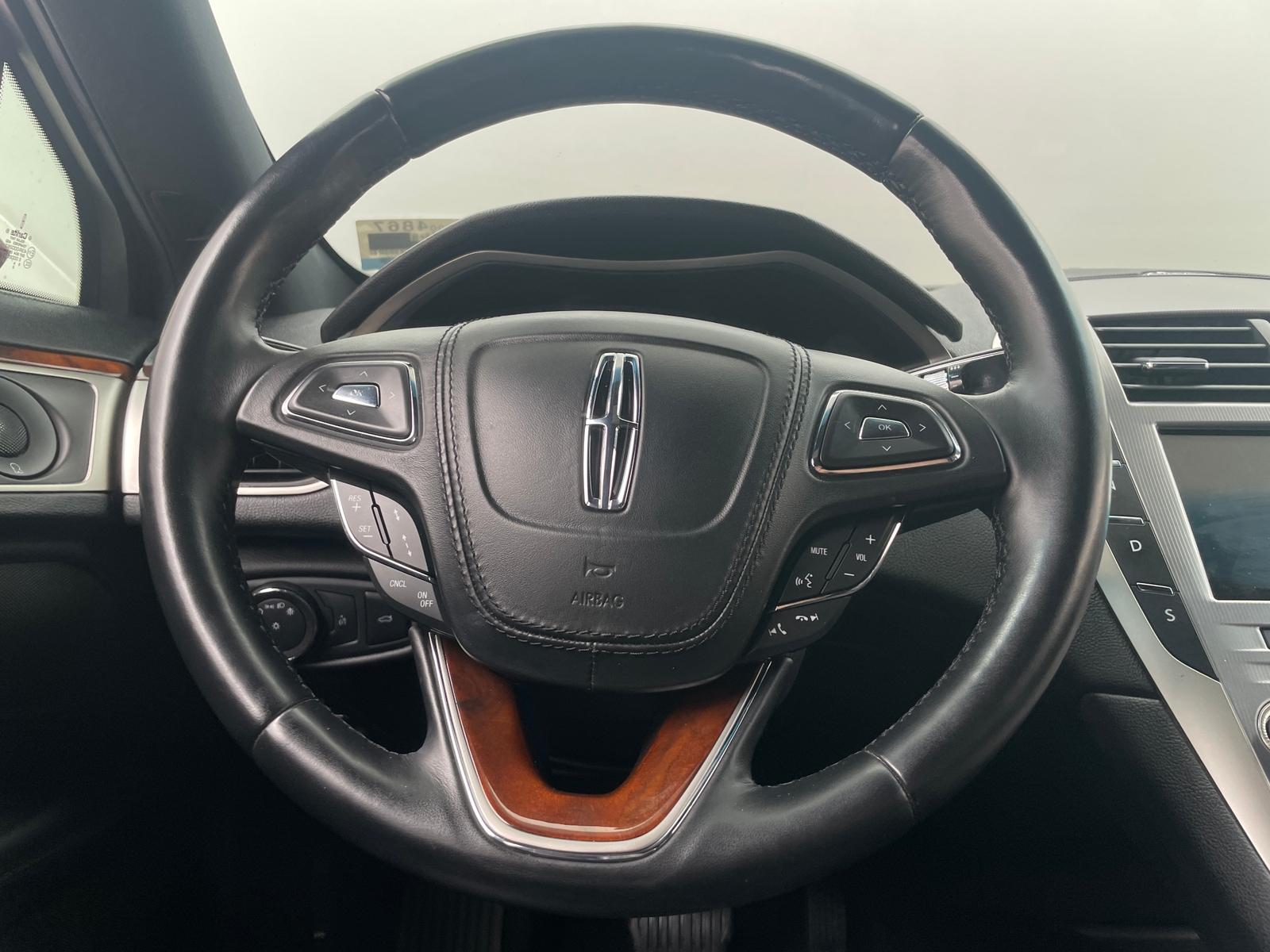Thumbnail: 2019 Lincoln MKZ - 4