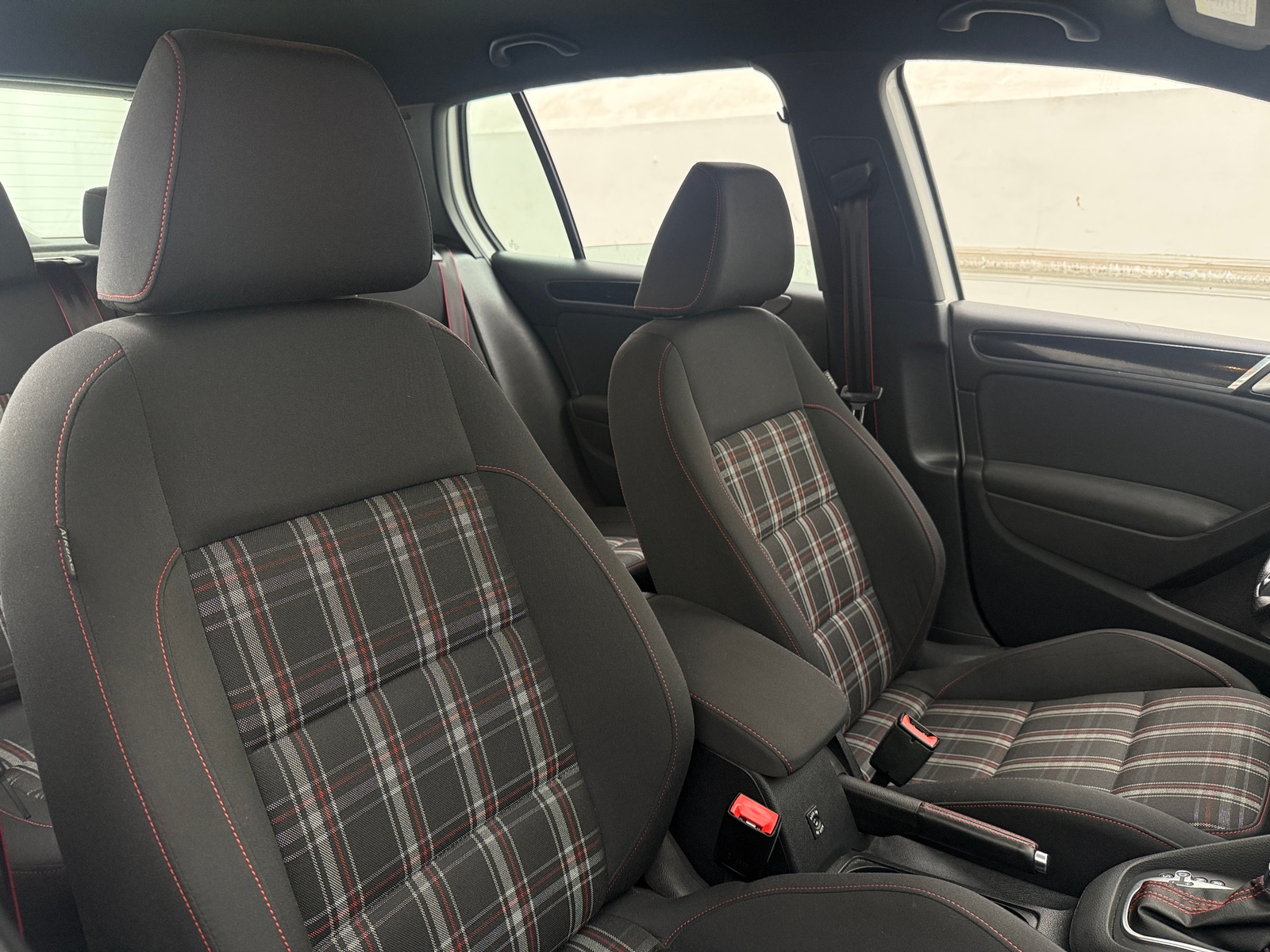 Thumbnail: 2014 Volkswagen Golf - 2