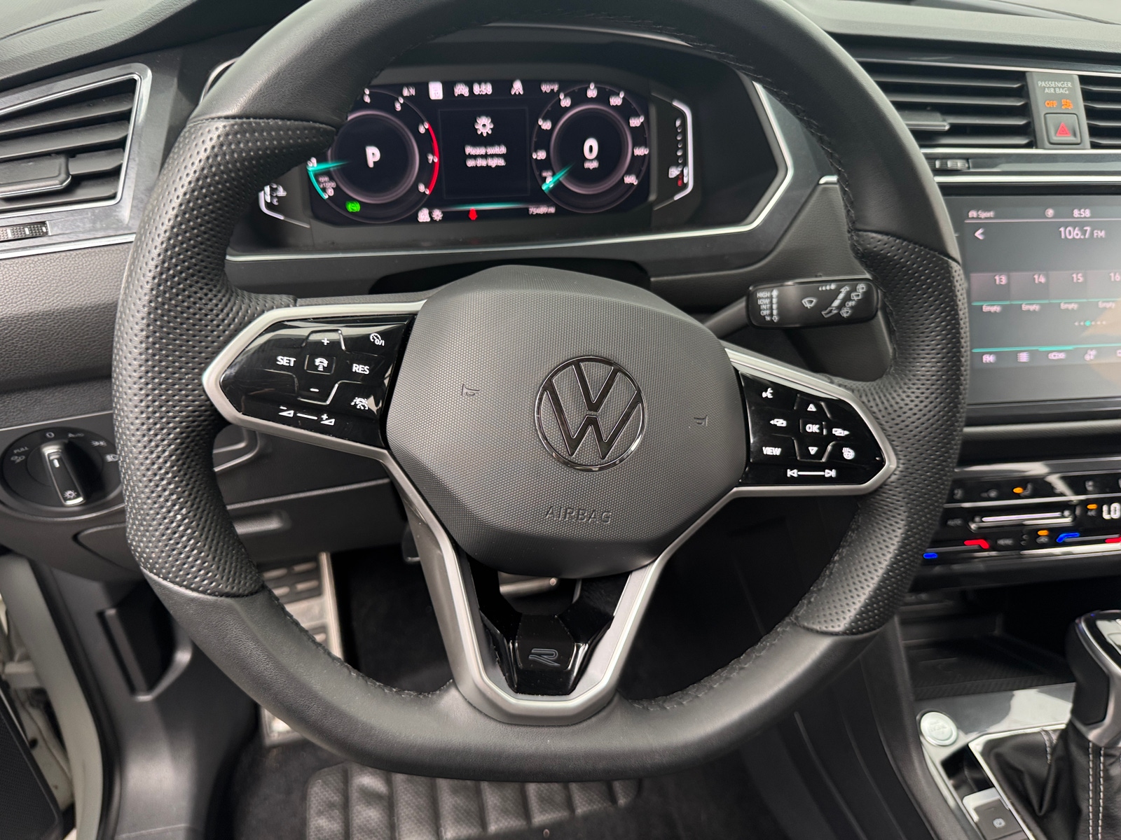 Thumbnail: 2022 Volkswagen Tiguan - 4