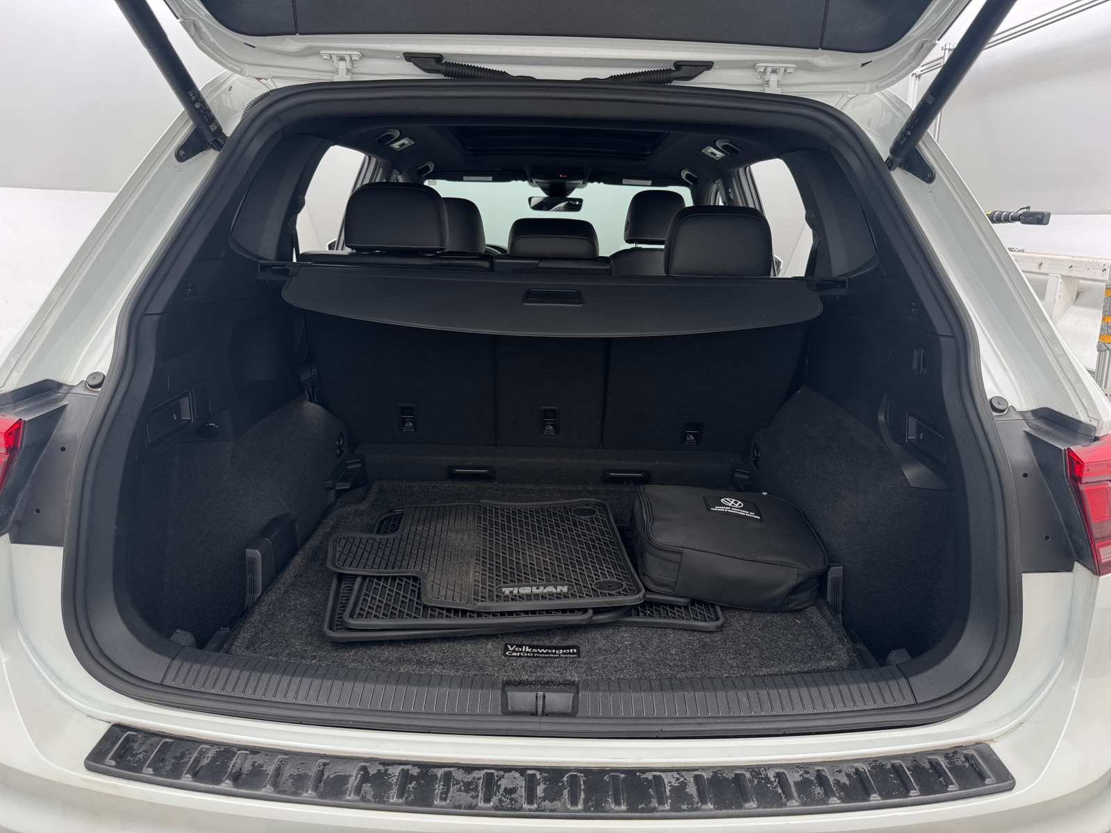 Thumbnail: 2022 Volkswagen Tiguan - 6