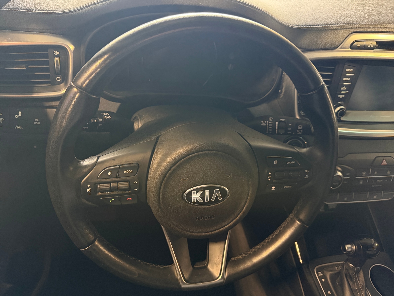 Thumbnail: 2017 Kia Sorento - 4