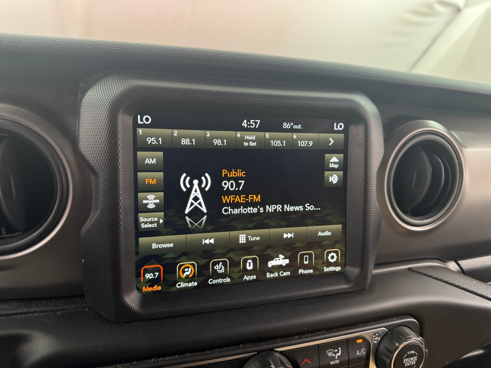 Thumbnail: 2023 Jeep Gladiator - 4