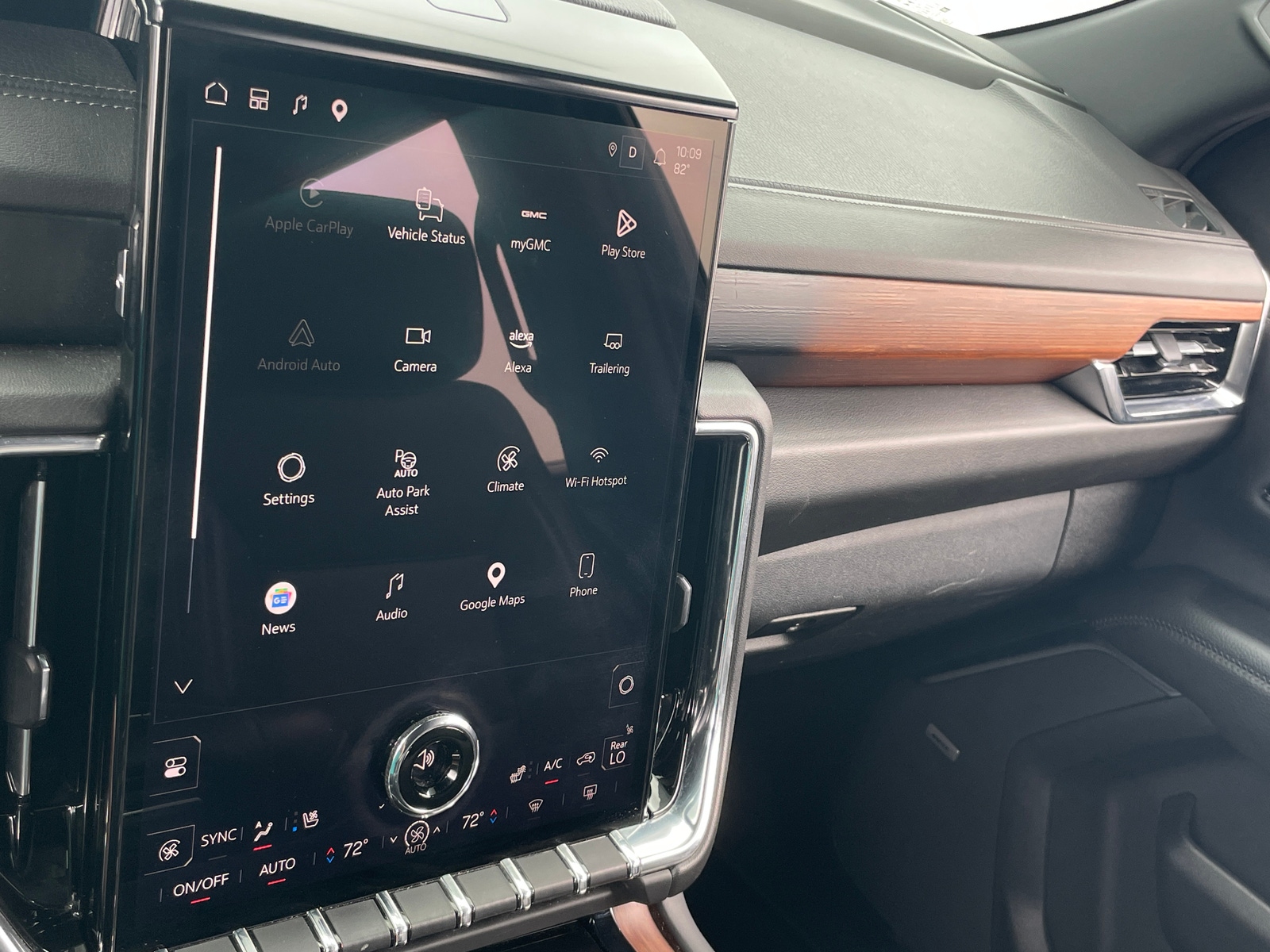Thumbnail: 2025 GMC Yukon - 3