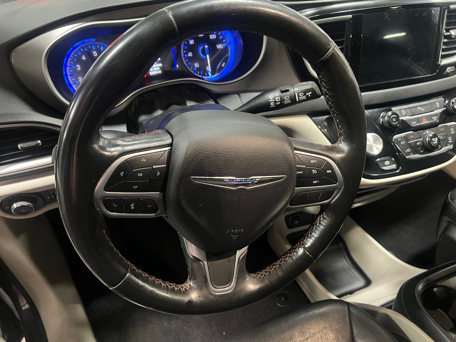 Thumbnail: 2020 Chrysler Pacifica - 4