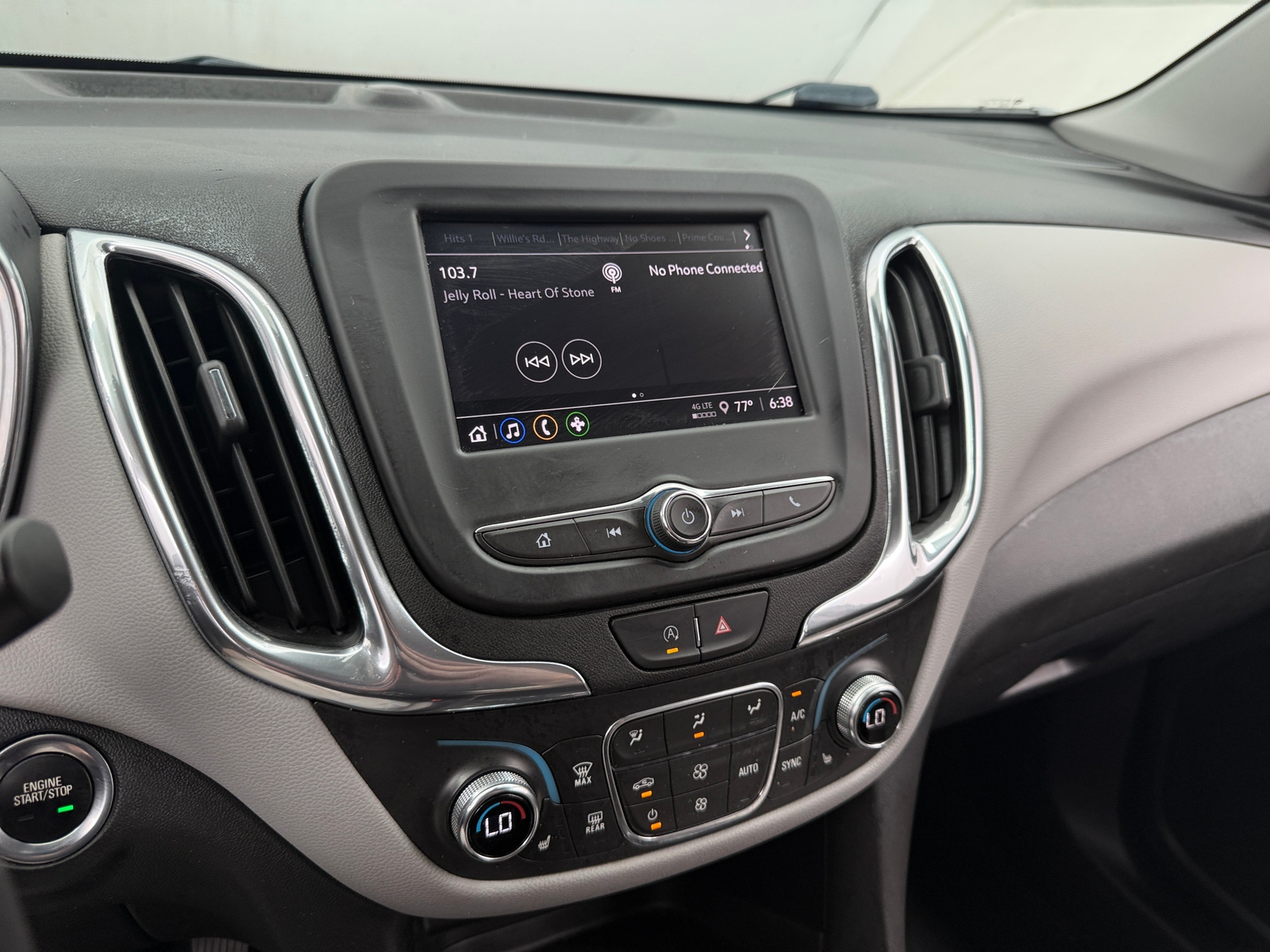 Thumbnail: 2022 Chevrolet Equinox - 4