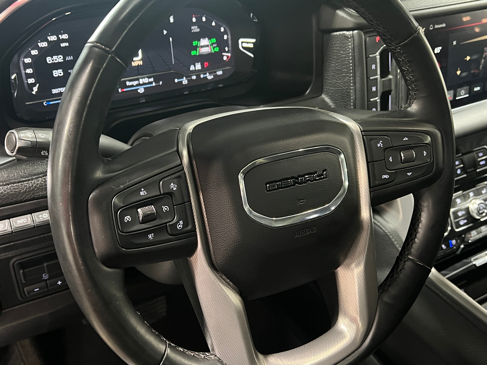 Thumbnail: 2023 GMC Yukon - 4