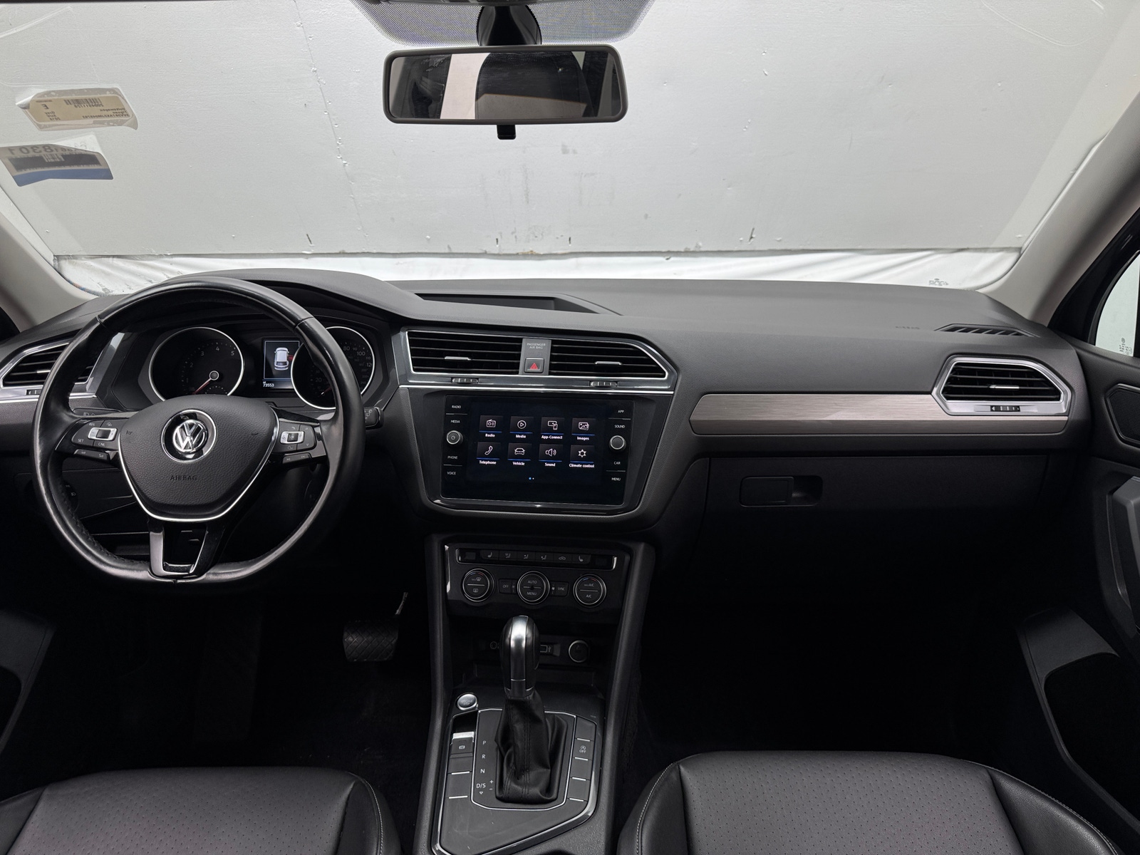 Thumbnail: 2018 Volkswagen Tiguan - 3