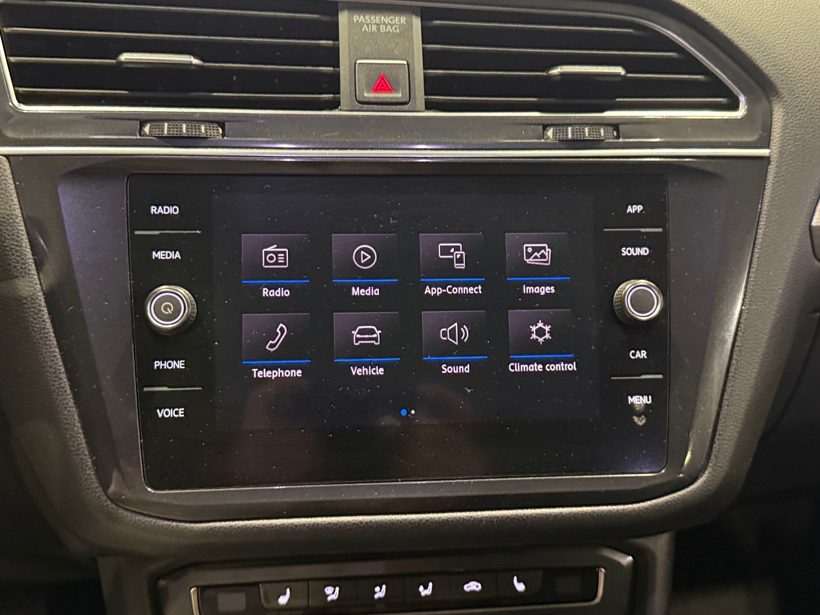 Thumbnail: 2018 Volkswagen Tiguan - 4