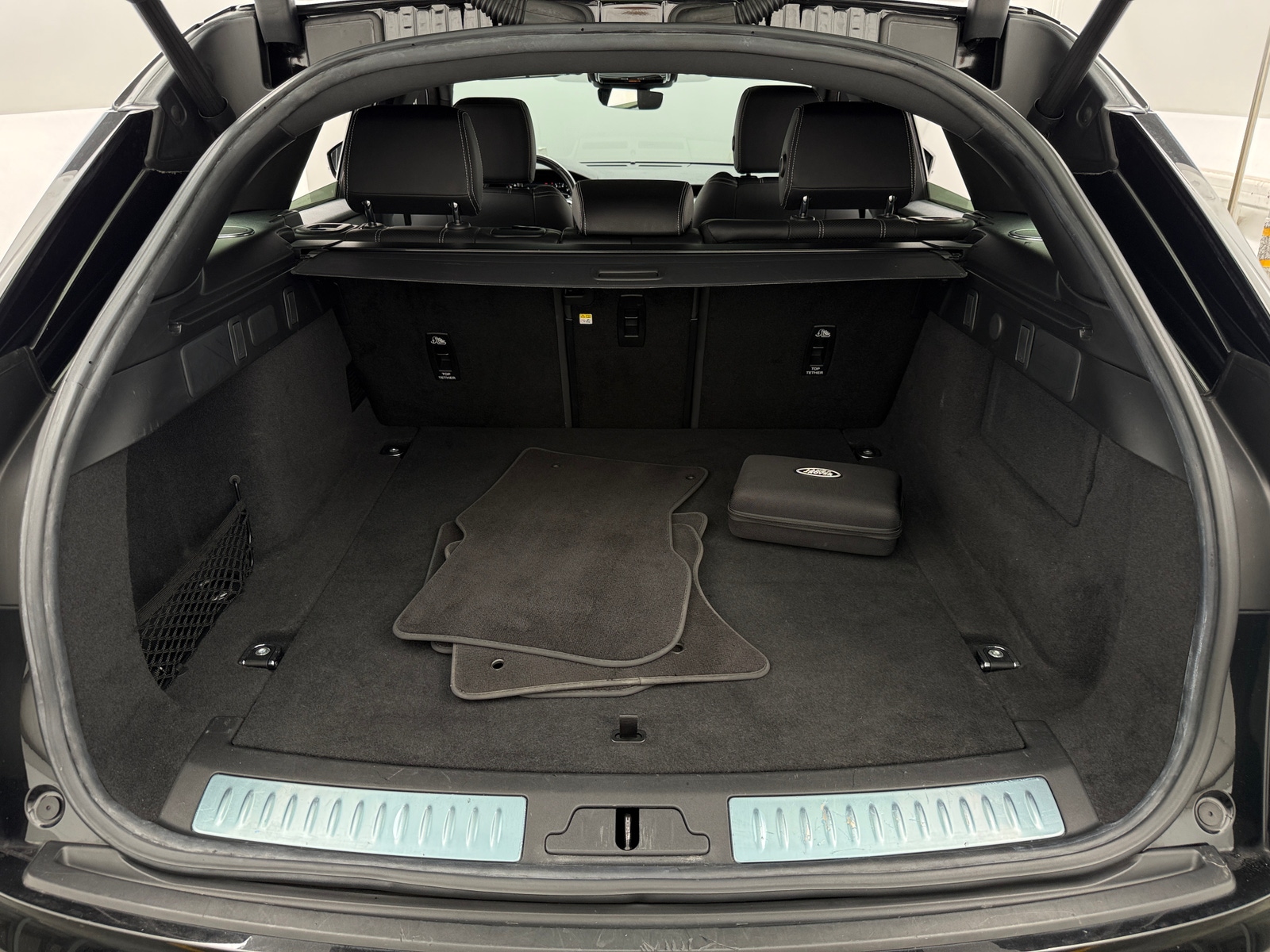 Thumbnail: 2023 Land Rover Range Rover Velar - 6