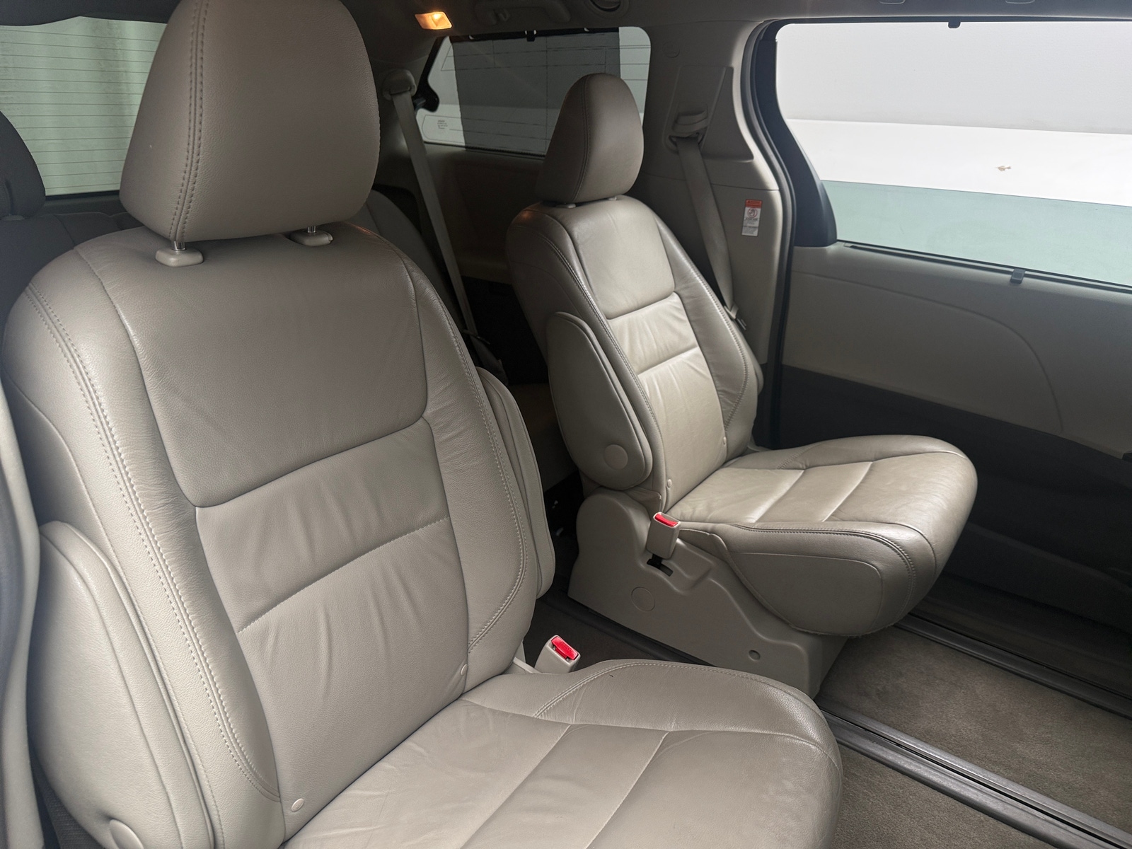 Thumbnail: 2017 Toyota Sienna - 5