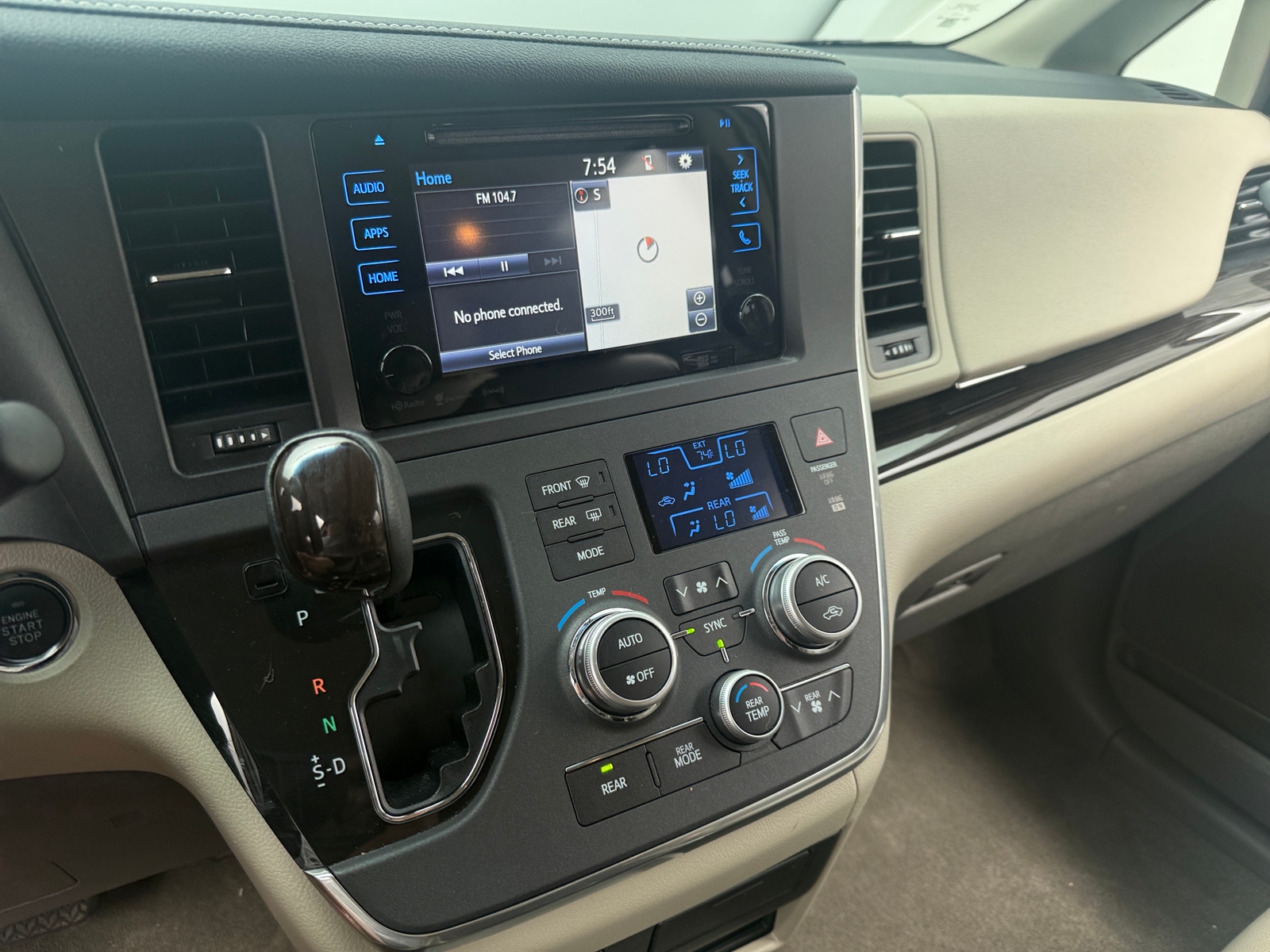 Thumbnail: 2017 Toyota Sienna - 3