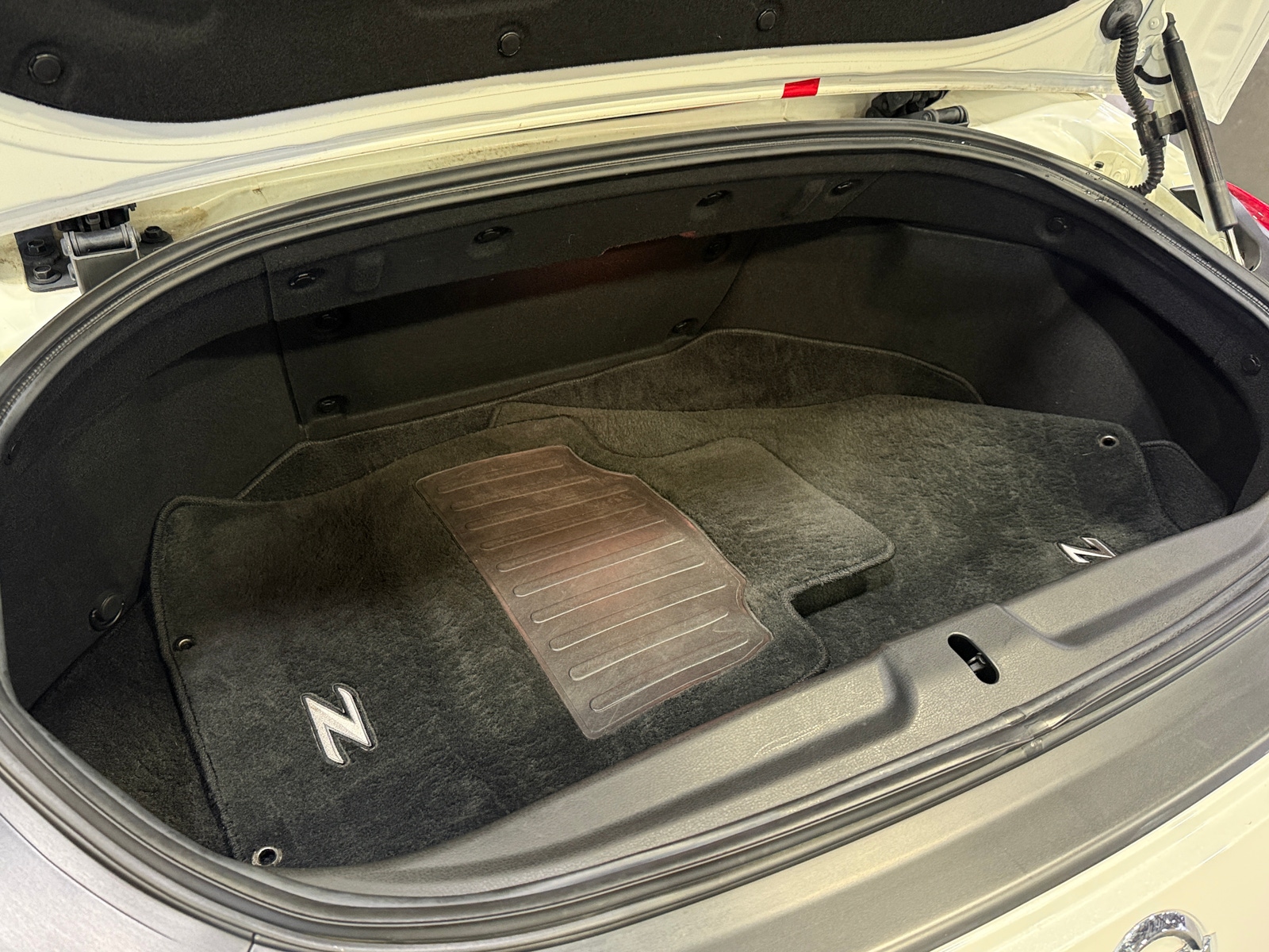 Thumbnail: 2010 Nissan Z - 5