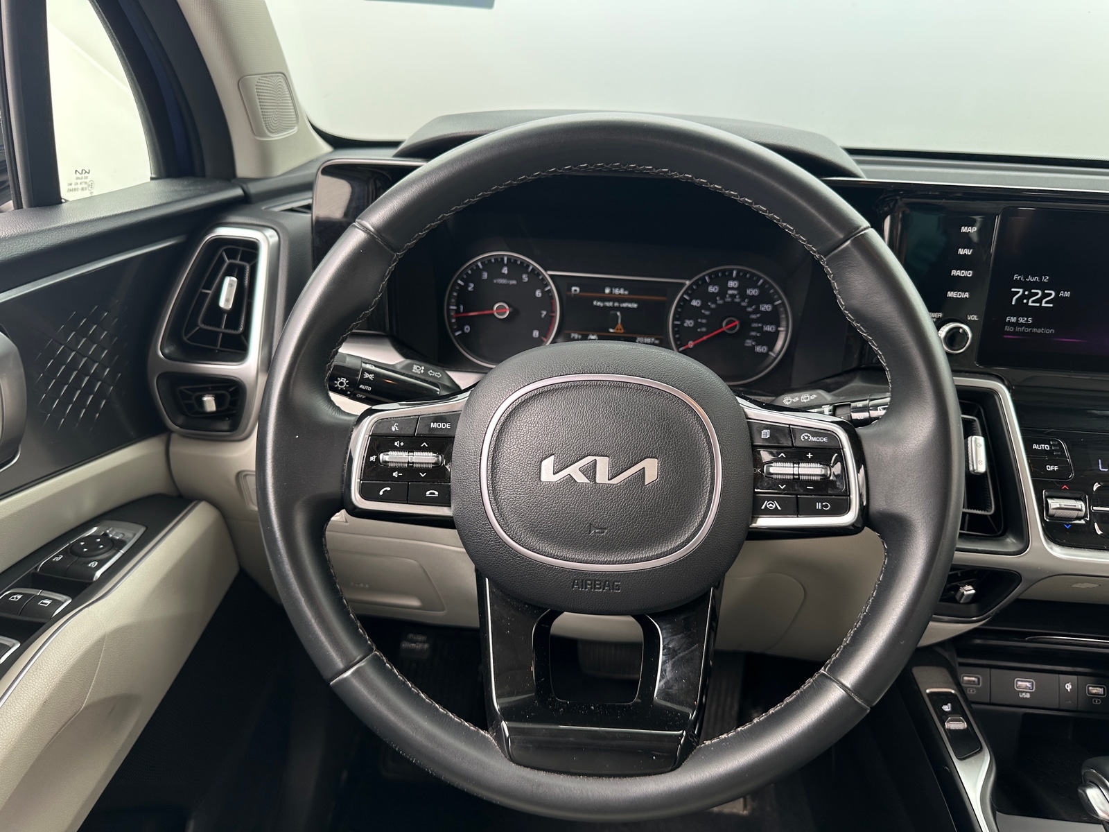 Thumbnail: 2023 Kia Sorento - 4