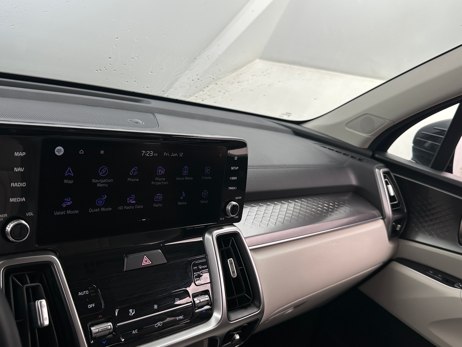 Thumbnail: 2023 Kia Sorento - 3