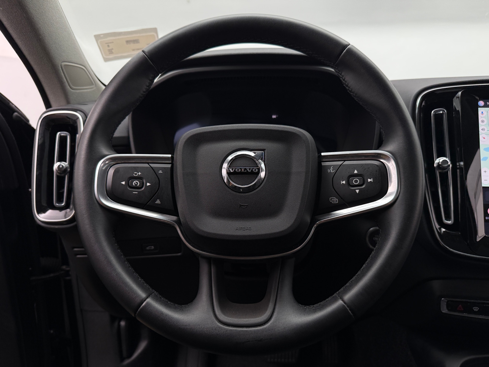 Thumbnail: 2025 Volvo XC40 - 4