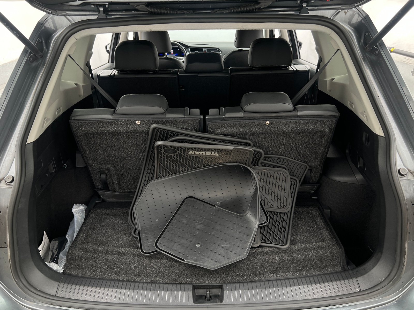 Thumbnail: 2022 Volkswagen Tiguan - 6
