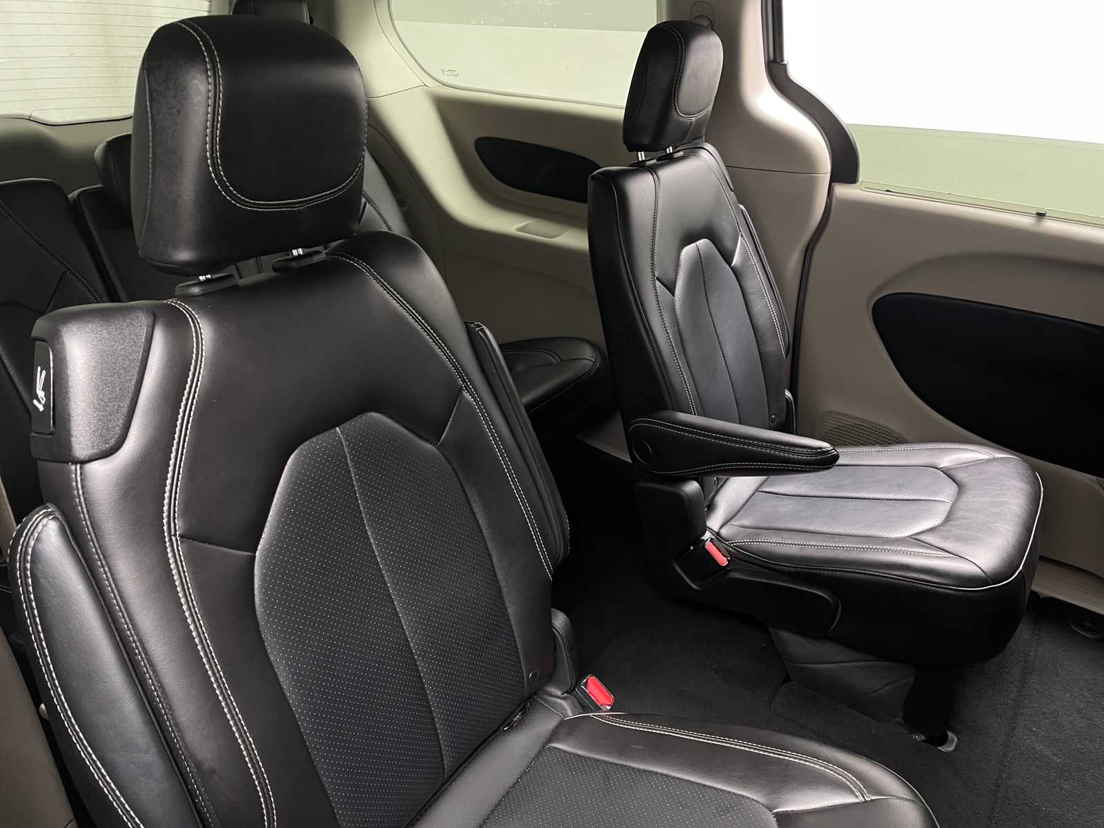 Thumbnail: 2023 Chrysler Pacifica - 5