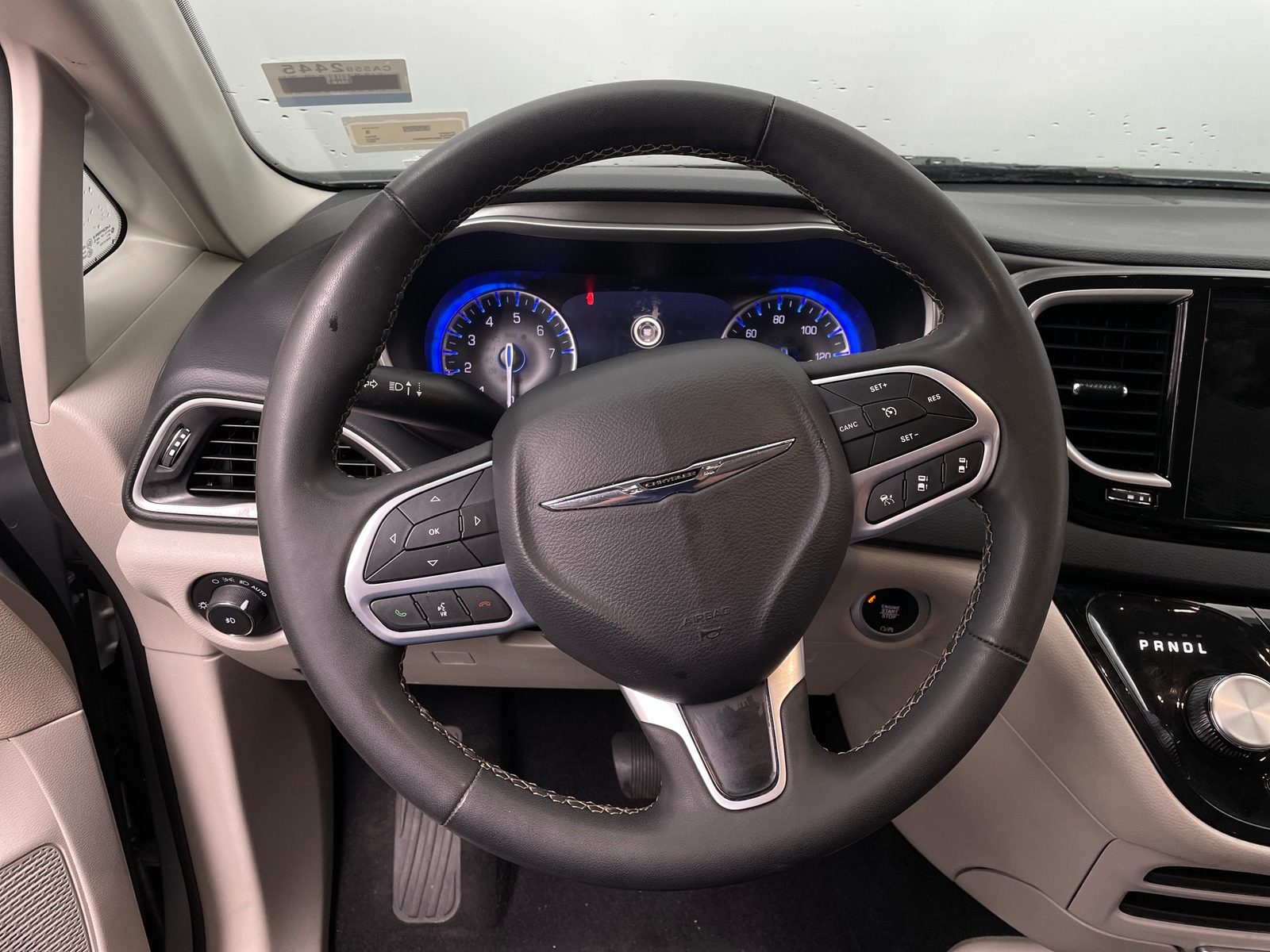 Thumbnail: 2023 Chrysler Pacifica - 4