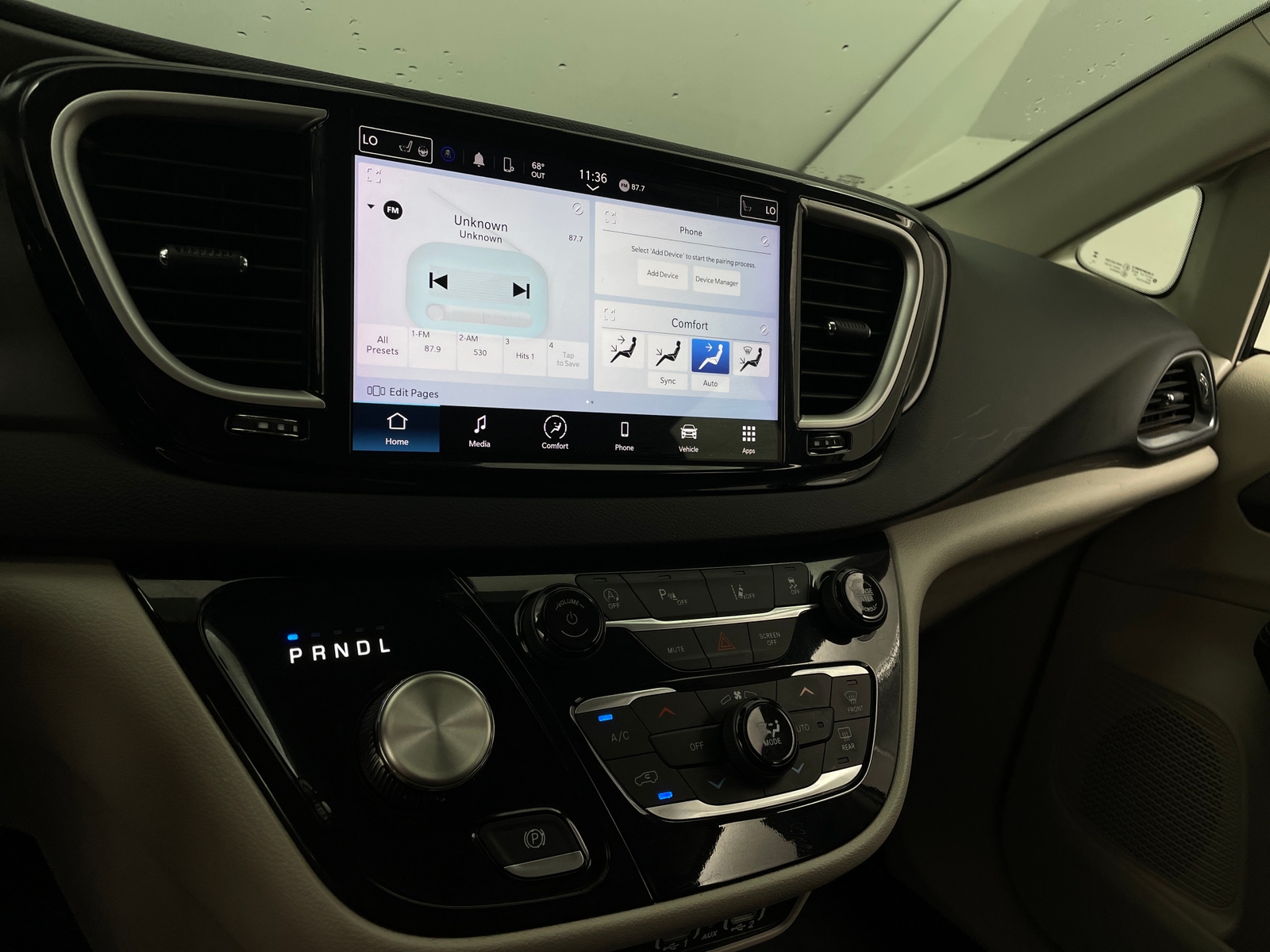 Thumbnail: 2023 Chrysler Pacifica - 3