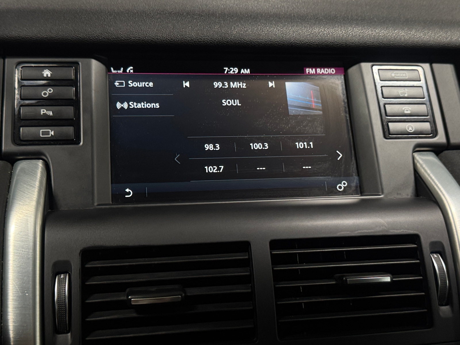 Thumbnail: 2018 Land Rover Discovery Sport - 3
