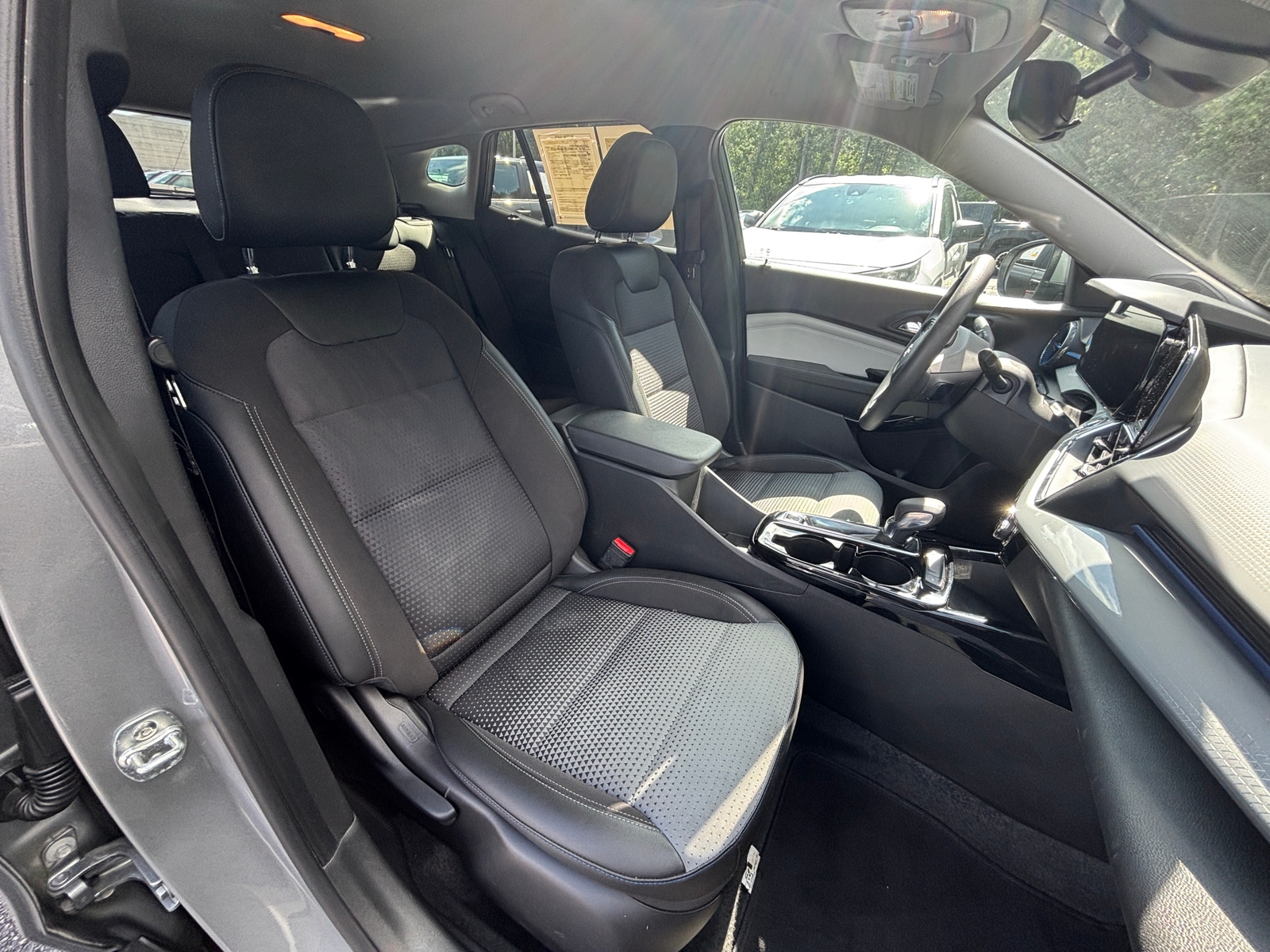 Thumbnail: 2025 Chevrolet Trax - 2