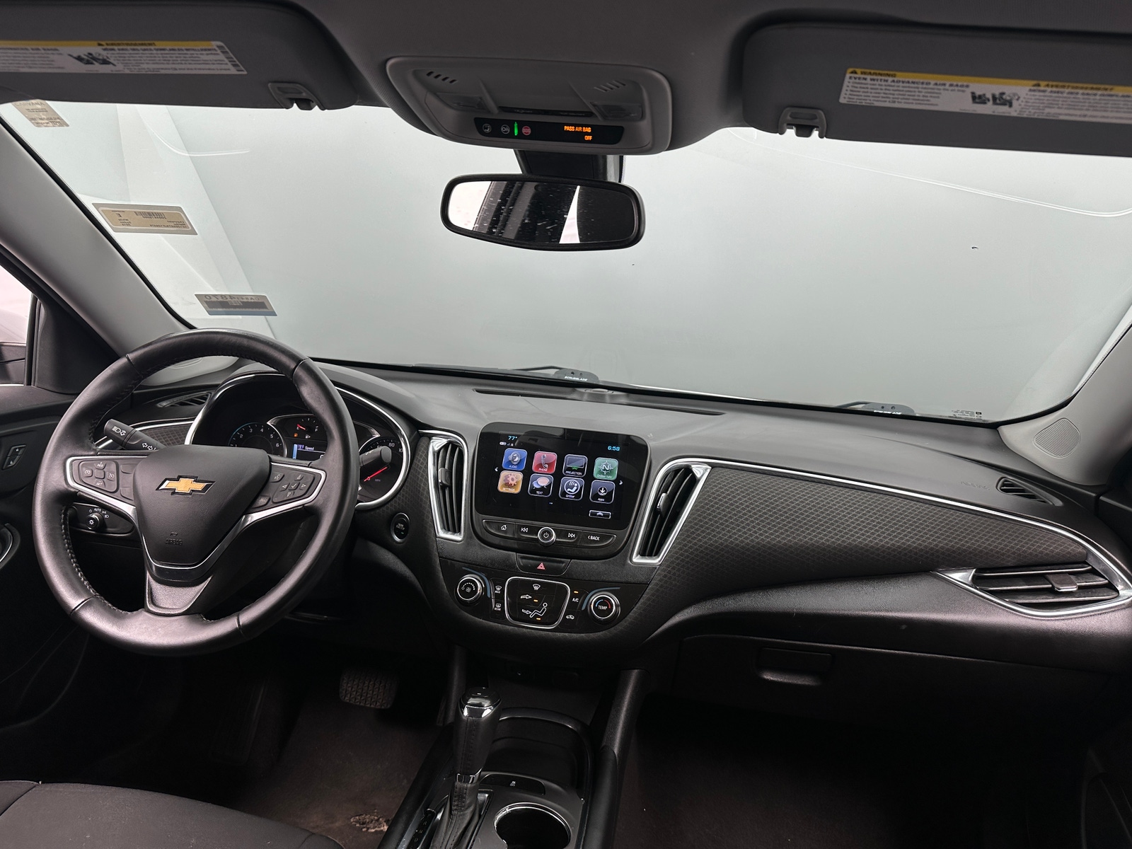 Thumbnail: 2018 Chevrolet Malibu - 3