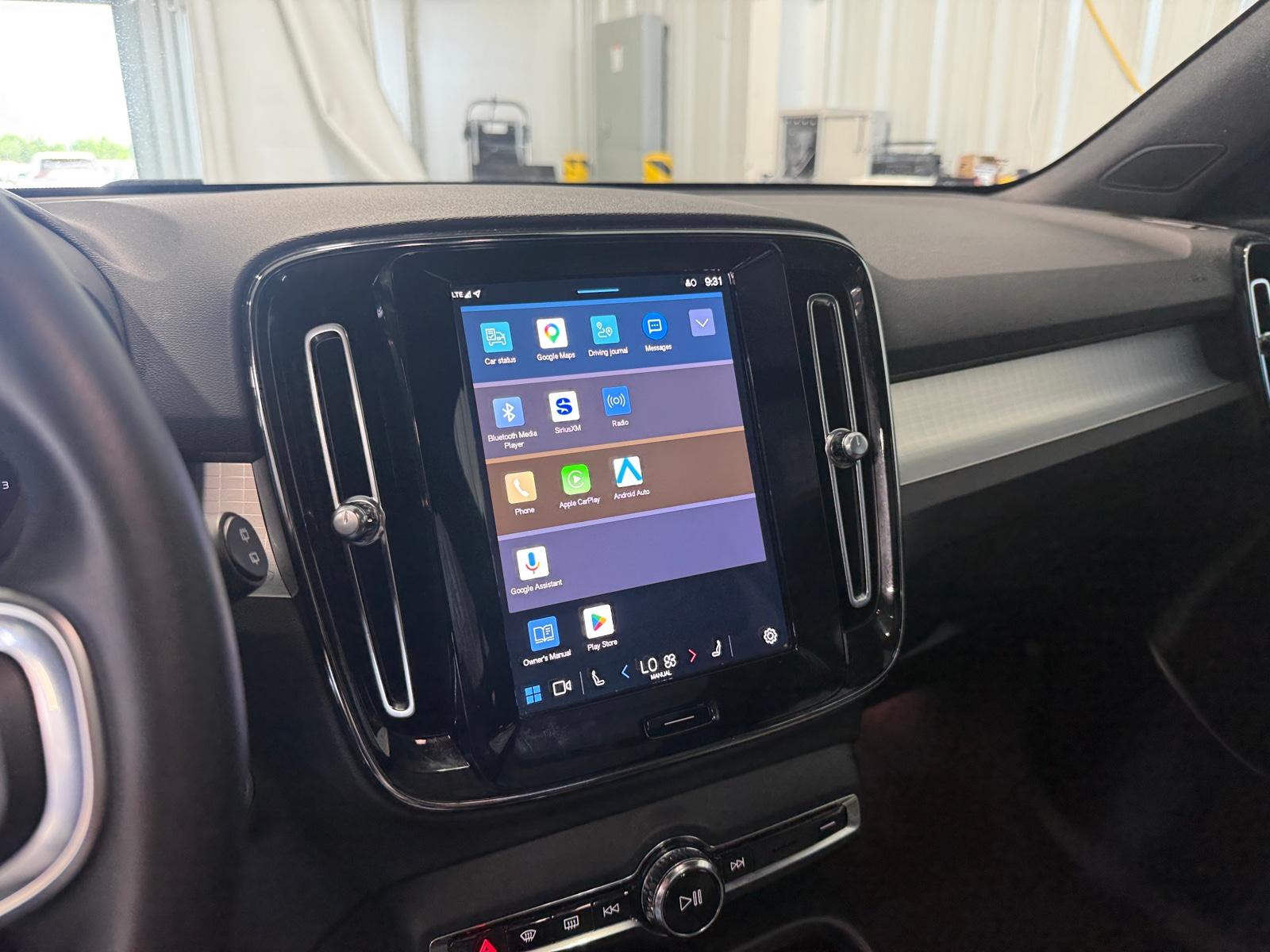 Thumbnail: 2024 Volvo XC40 - 4
