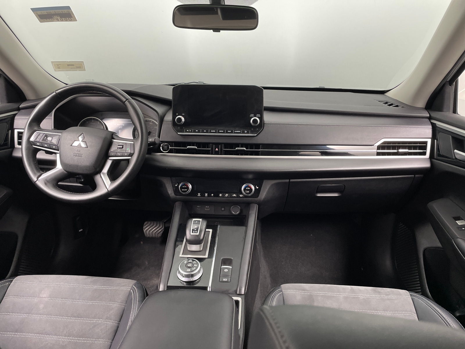 Thumbnail: 2024 Mitsubishi Outlander - 2