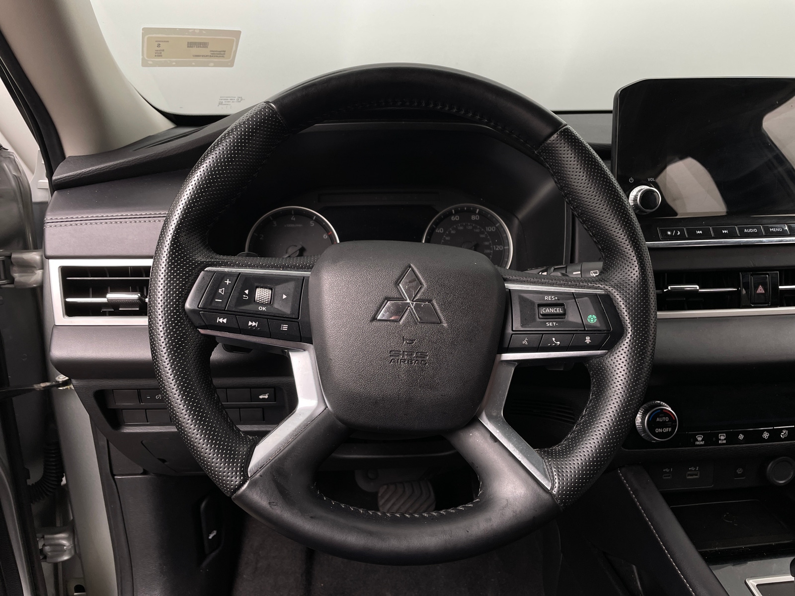 Thumbnail: 2024 Mitsubishi Outlander - 4