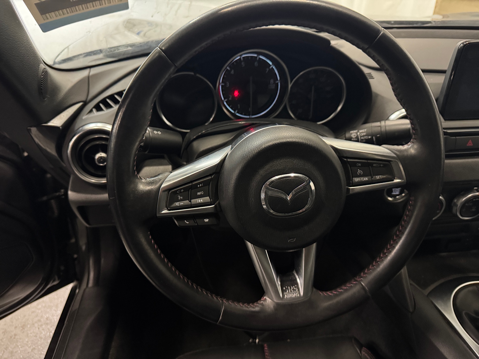 Thumbnail: 2018 Mazda MX-5 Miata - 3