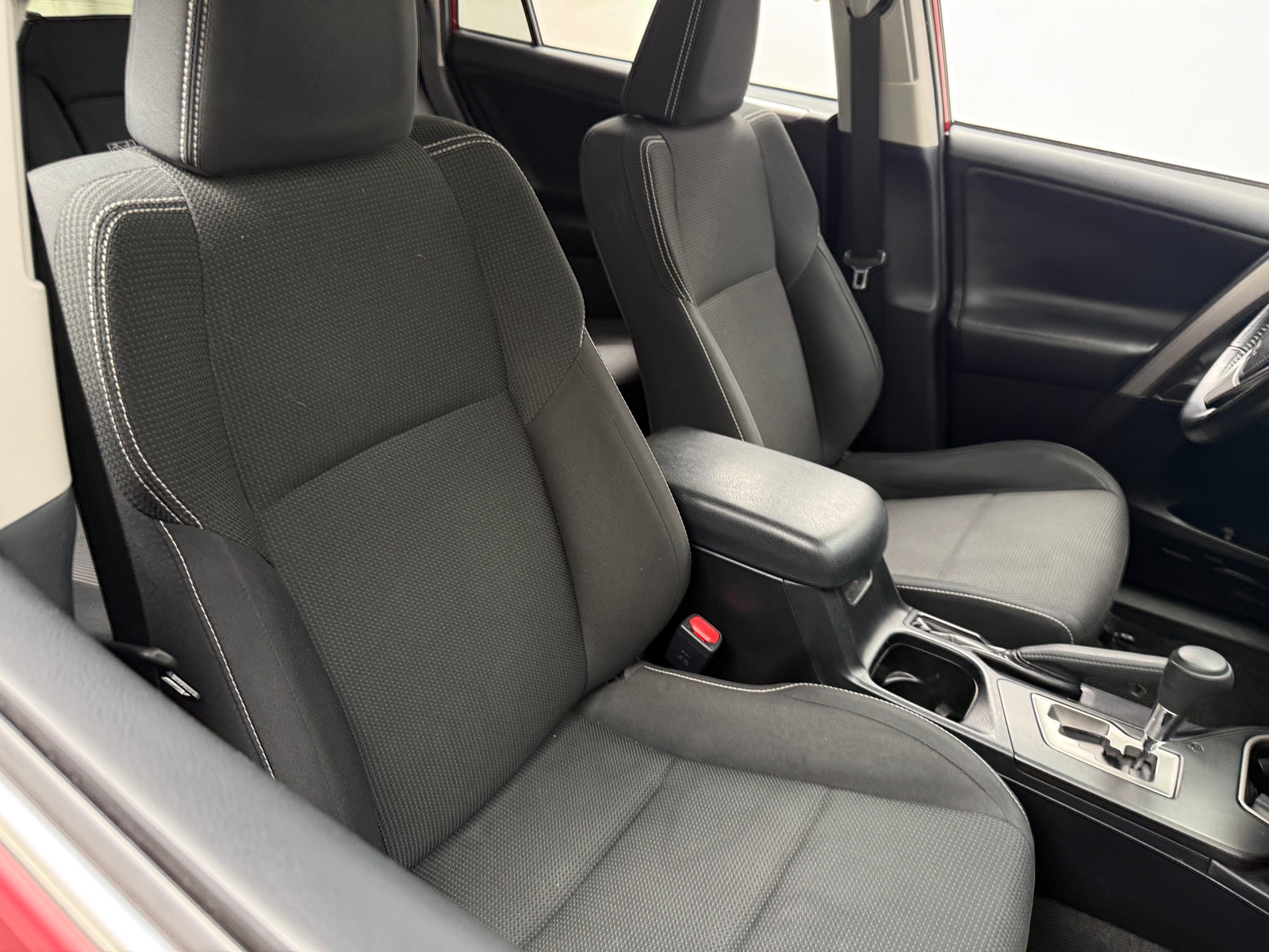 Thumbnail: 2018 Toyota RAV4 - 2