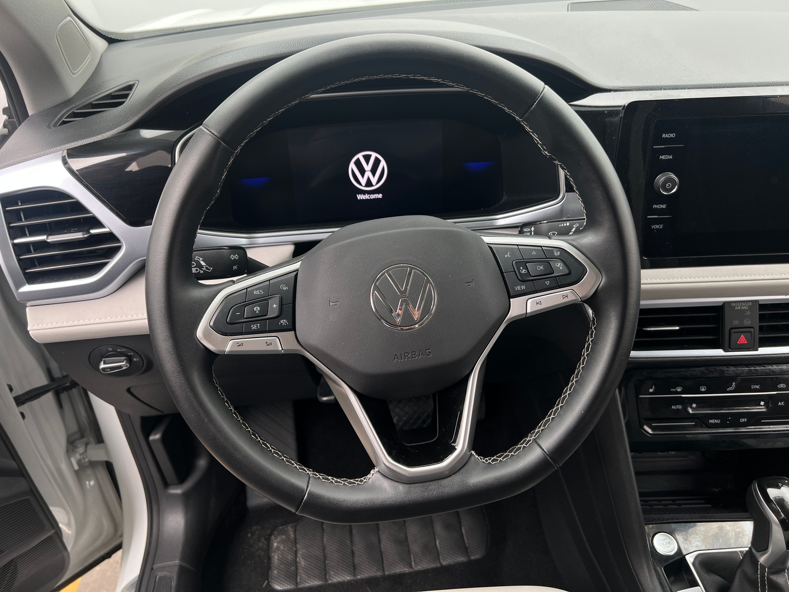 Thumbnail: 2025 Volkswagen Taos - 5