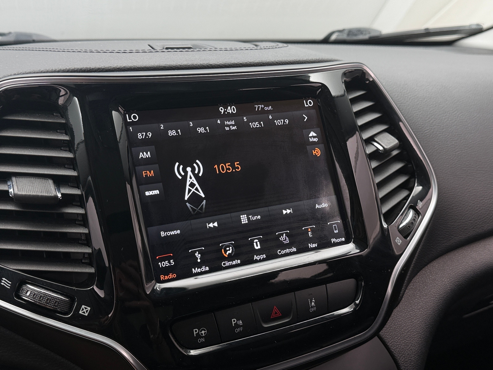 Thumbnail: 2019 Jeep Cherokee - 3