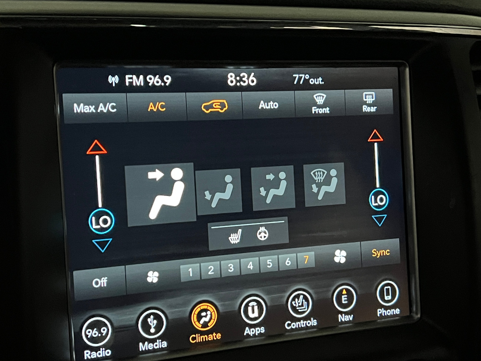 Thumbnail: 2018 Jeep Grand Cherokee - 3