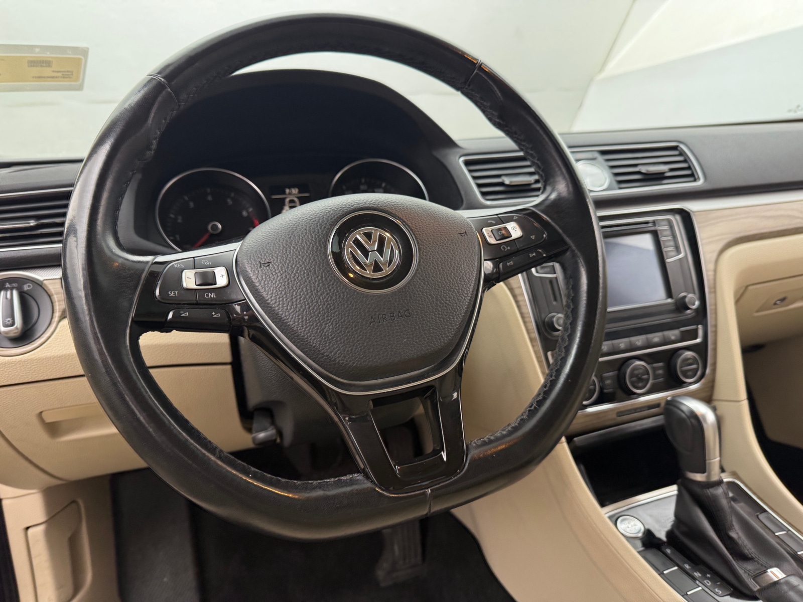 Thumbnail: 2017 Volkswagen Passat - 4