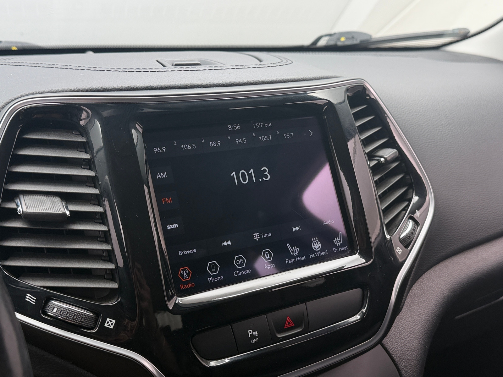 Thumbnail: 2020 Jeep Cherokee - 3