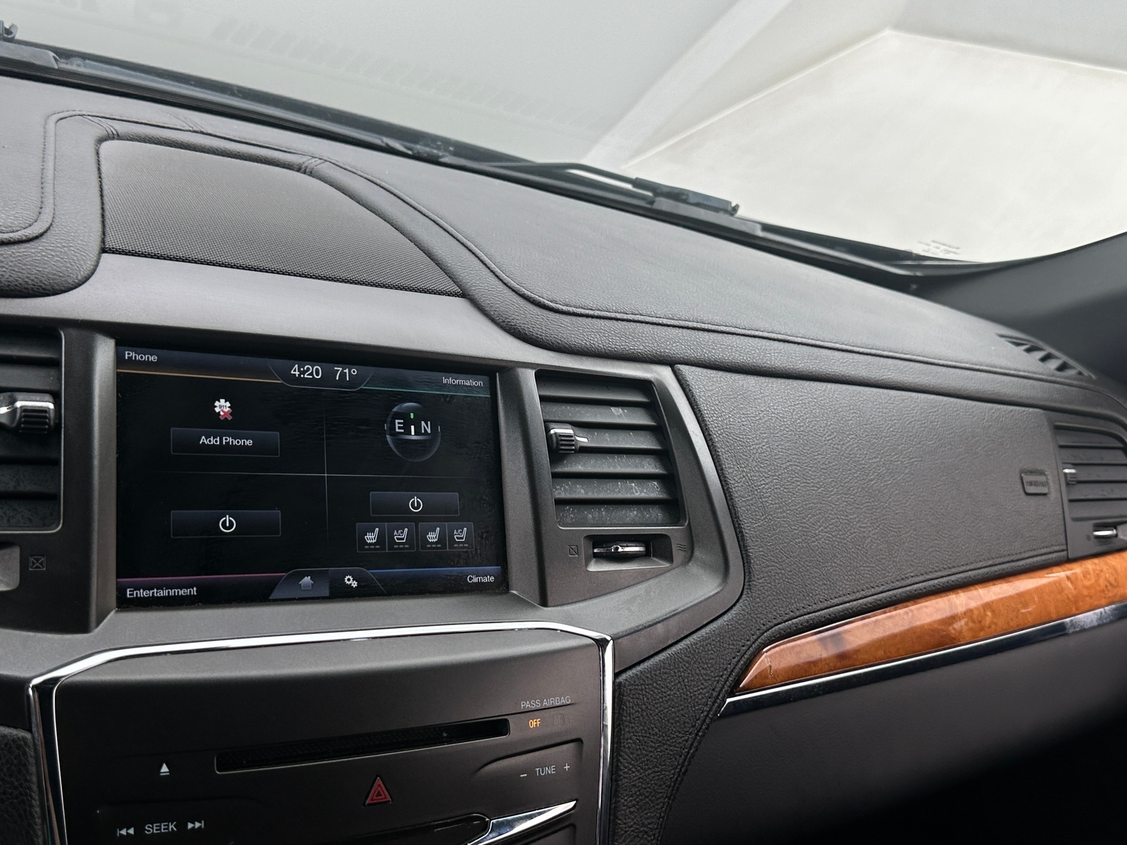 Thumbnail: 2014 Lincoln MKS - 3