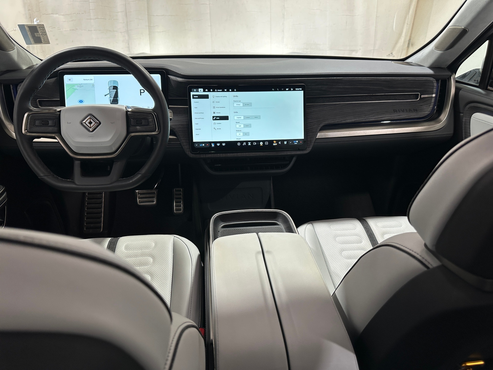 Thumbnail: 2023 Rivian R1S - 2
