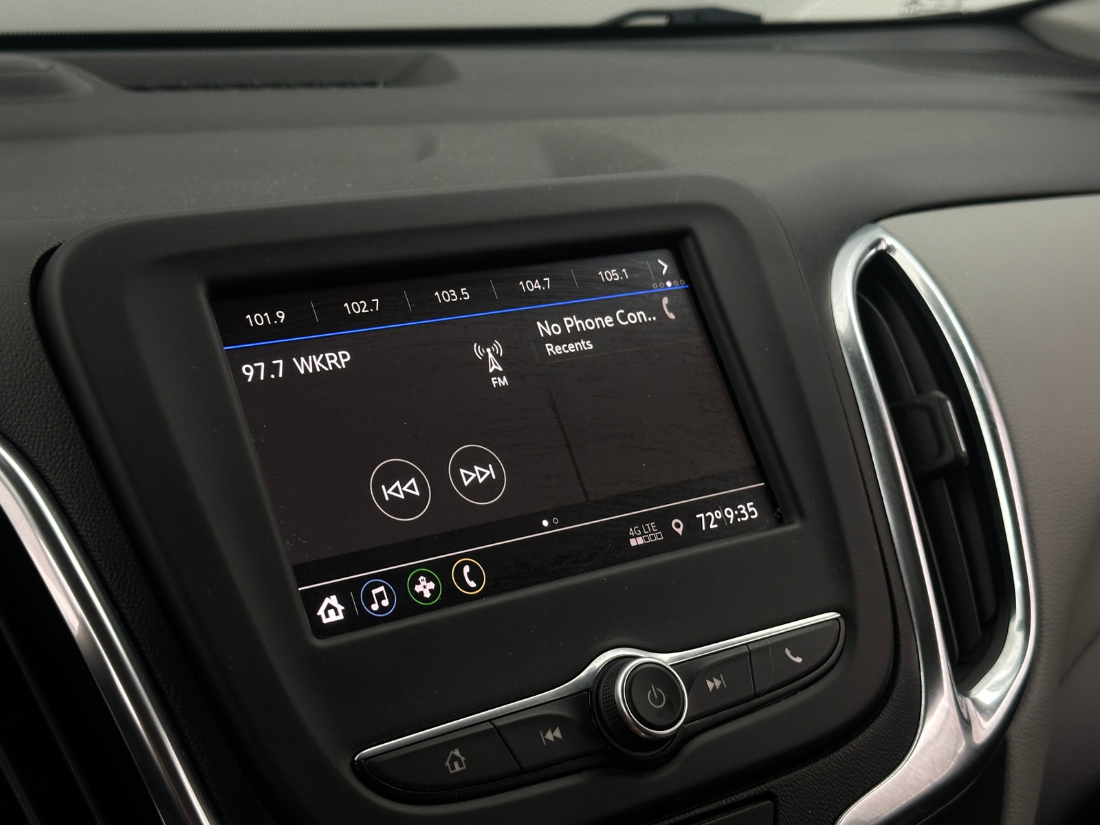 Thumbnail: 2021 Chevrolet Equinox - 4
