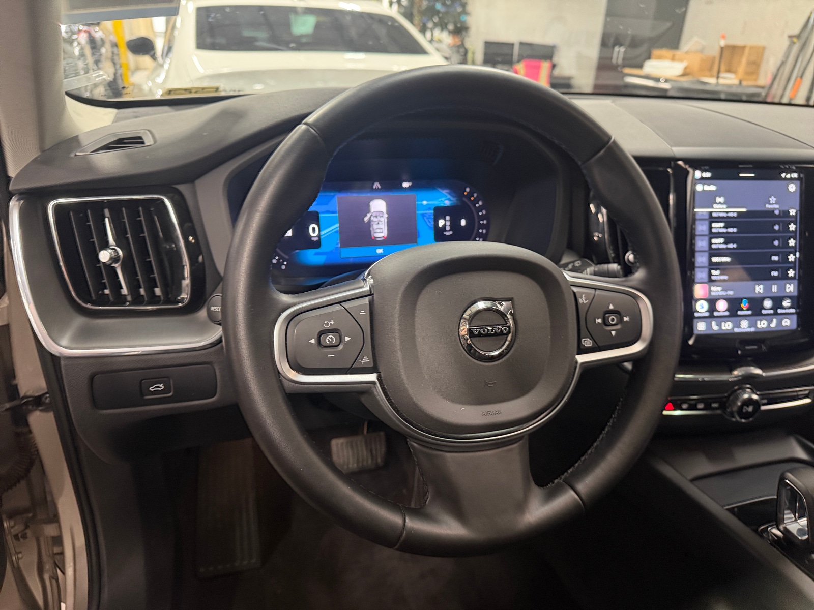 Thumbnail: 2025 Volvo XC60 - 5