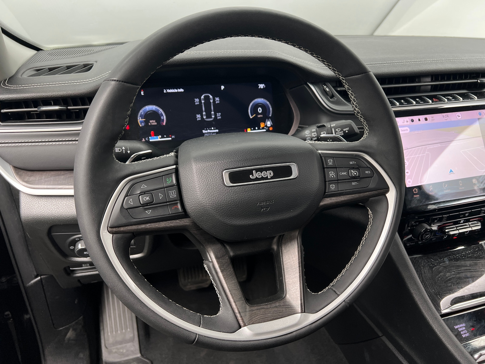 Thumbnail: 2023 Jeep Grand Cherokee L - 4