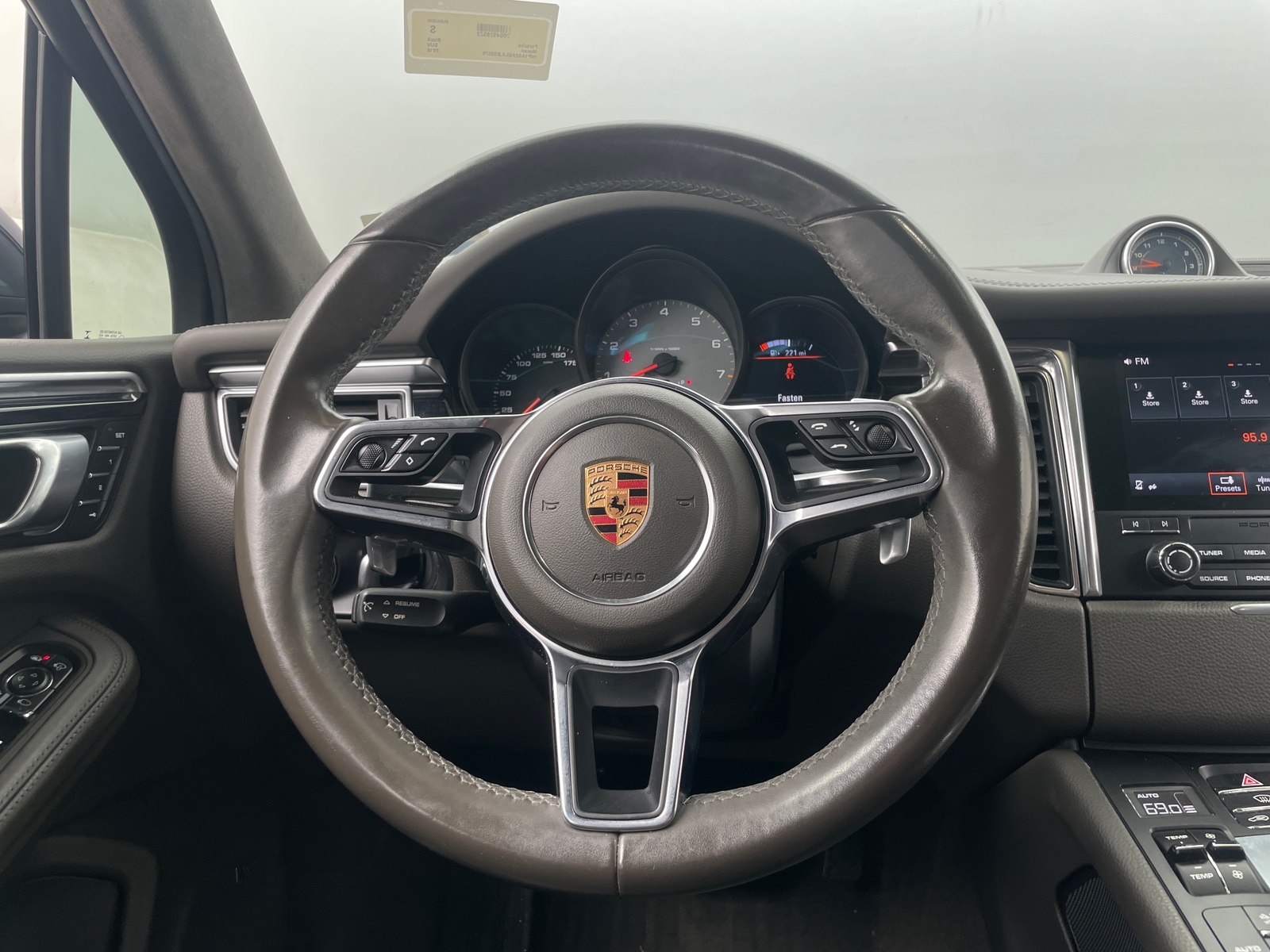 Thumbnail: 2018 Porsche Macan - 4