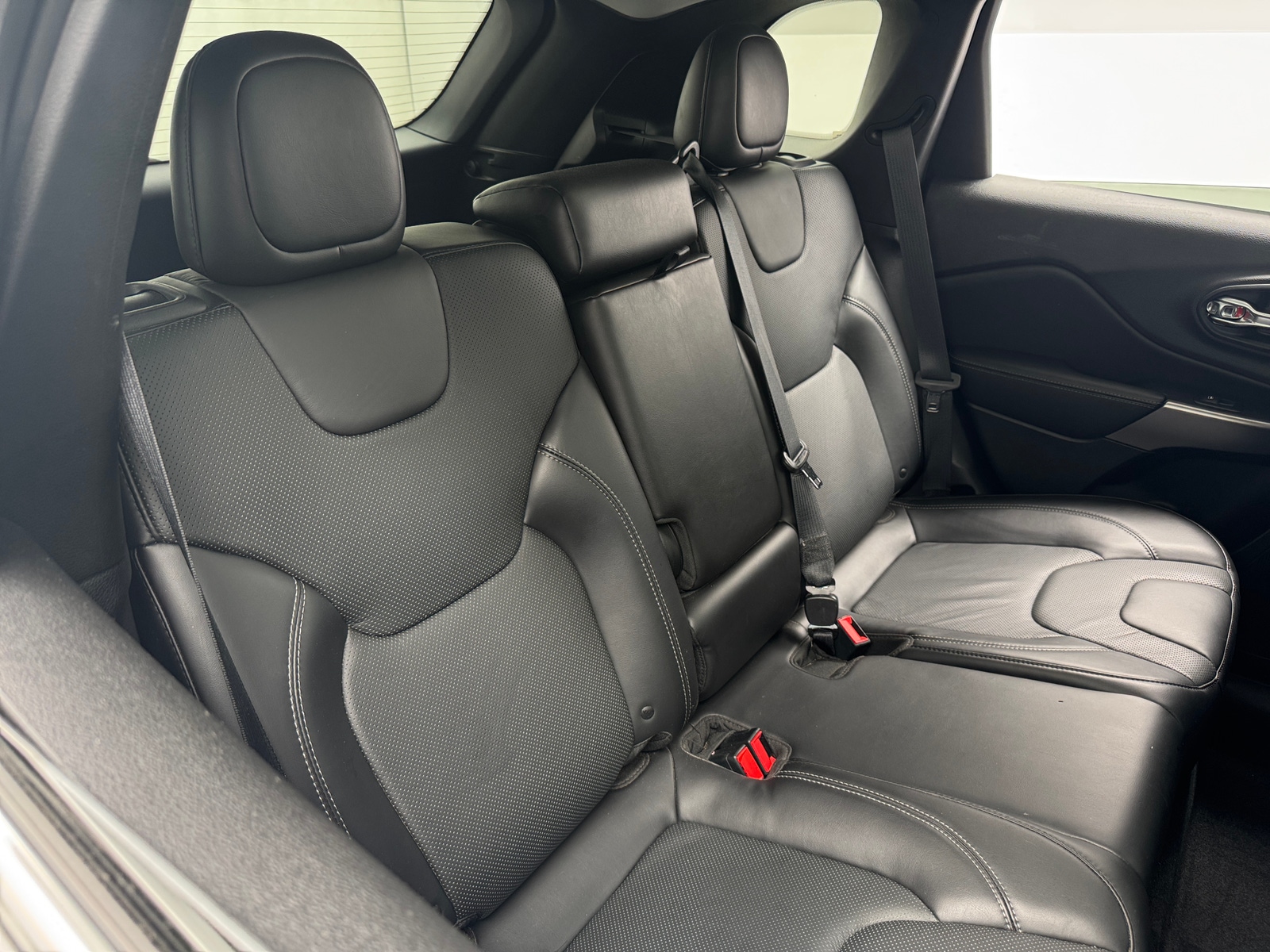 Thumbnail: 2019 Jeep Cherokee - 5