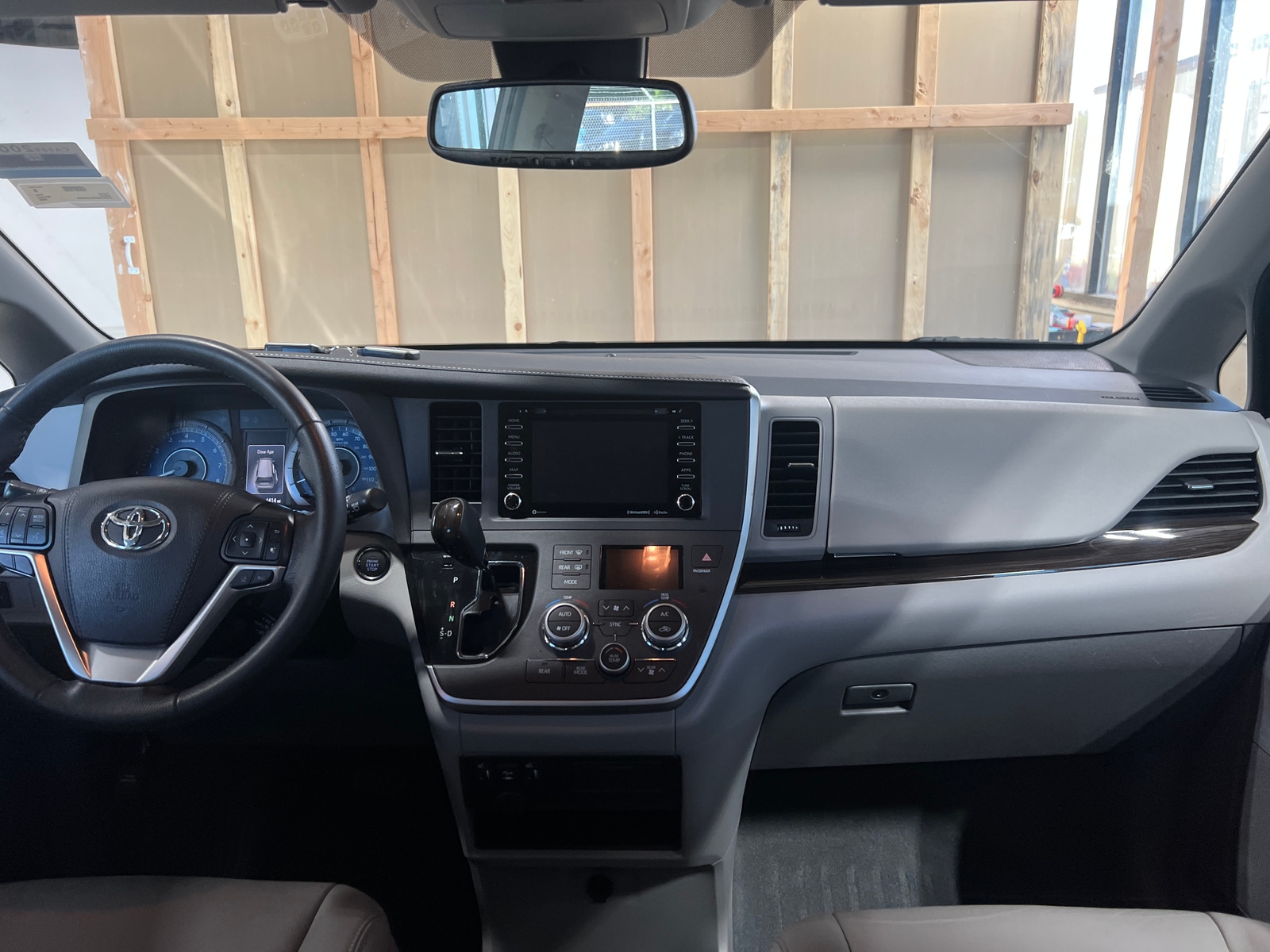 Thumbnail: 2020 Toyota Sienna - 2