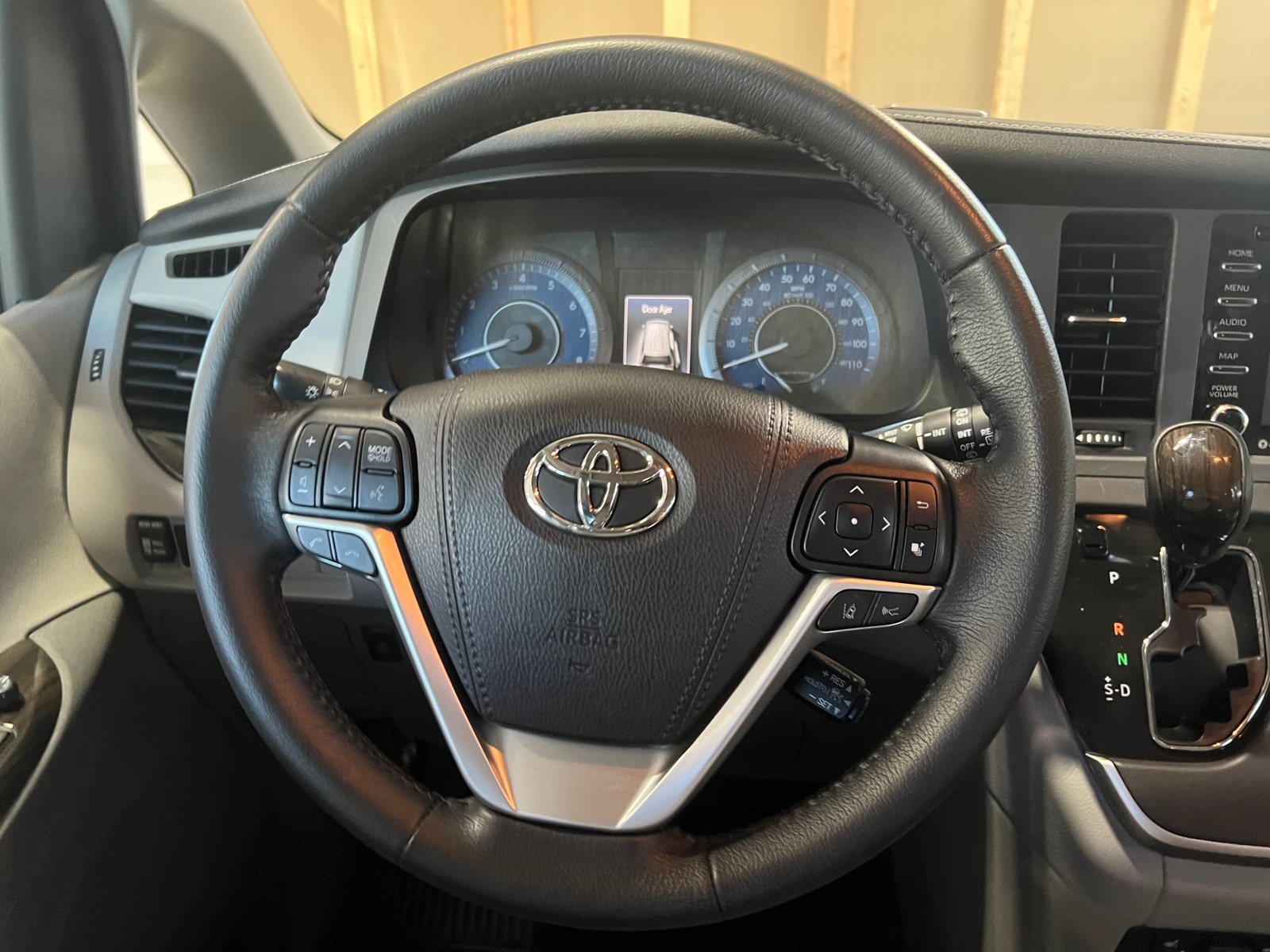 Thumbnail: 2020 Toyota Sienna - 4