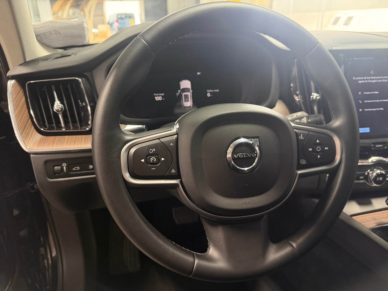 Thumbnail: 2022 Volvo XC60 - 5