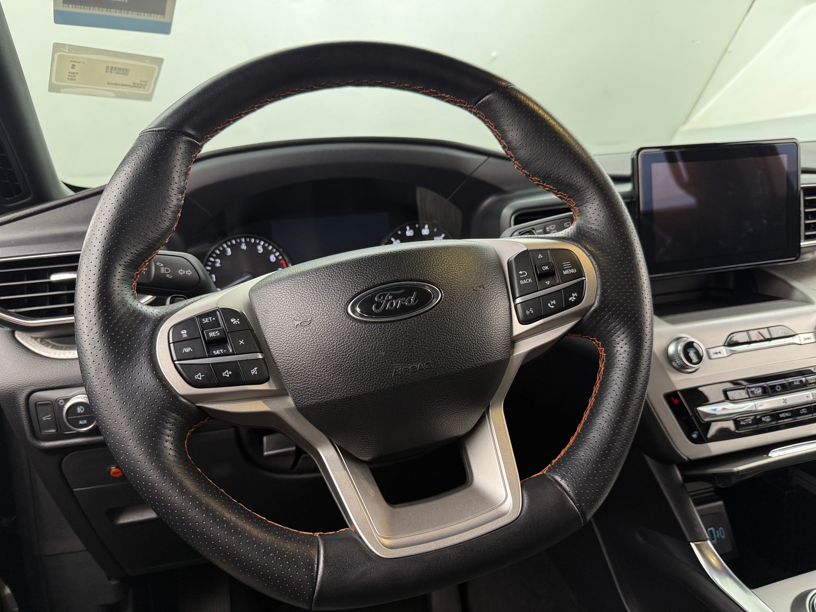 Thumbnail: 2022 Ford Explorer - 5