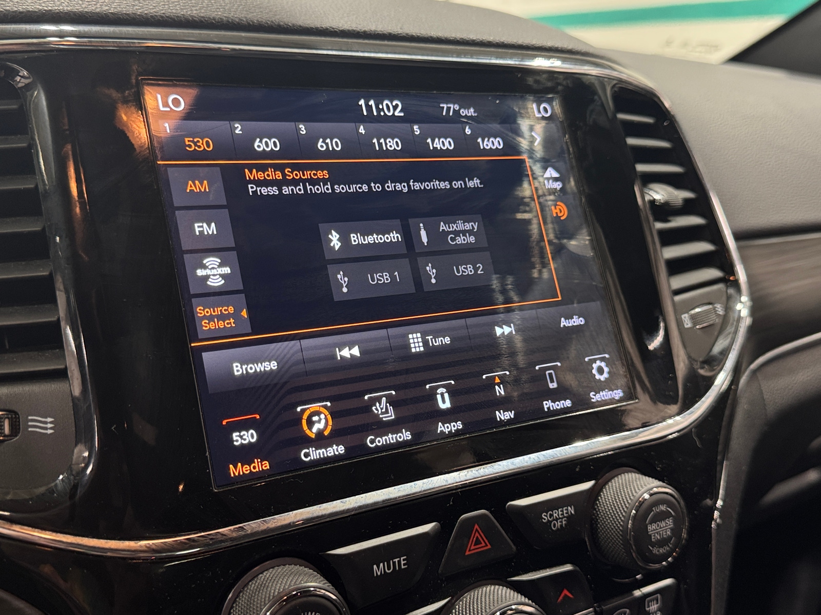 Thumbnail: 2020 Jeep Grand Cherokee - 3