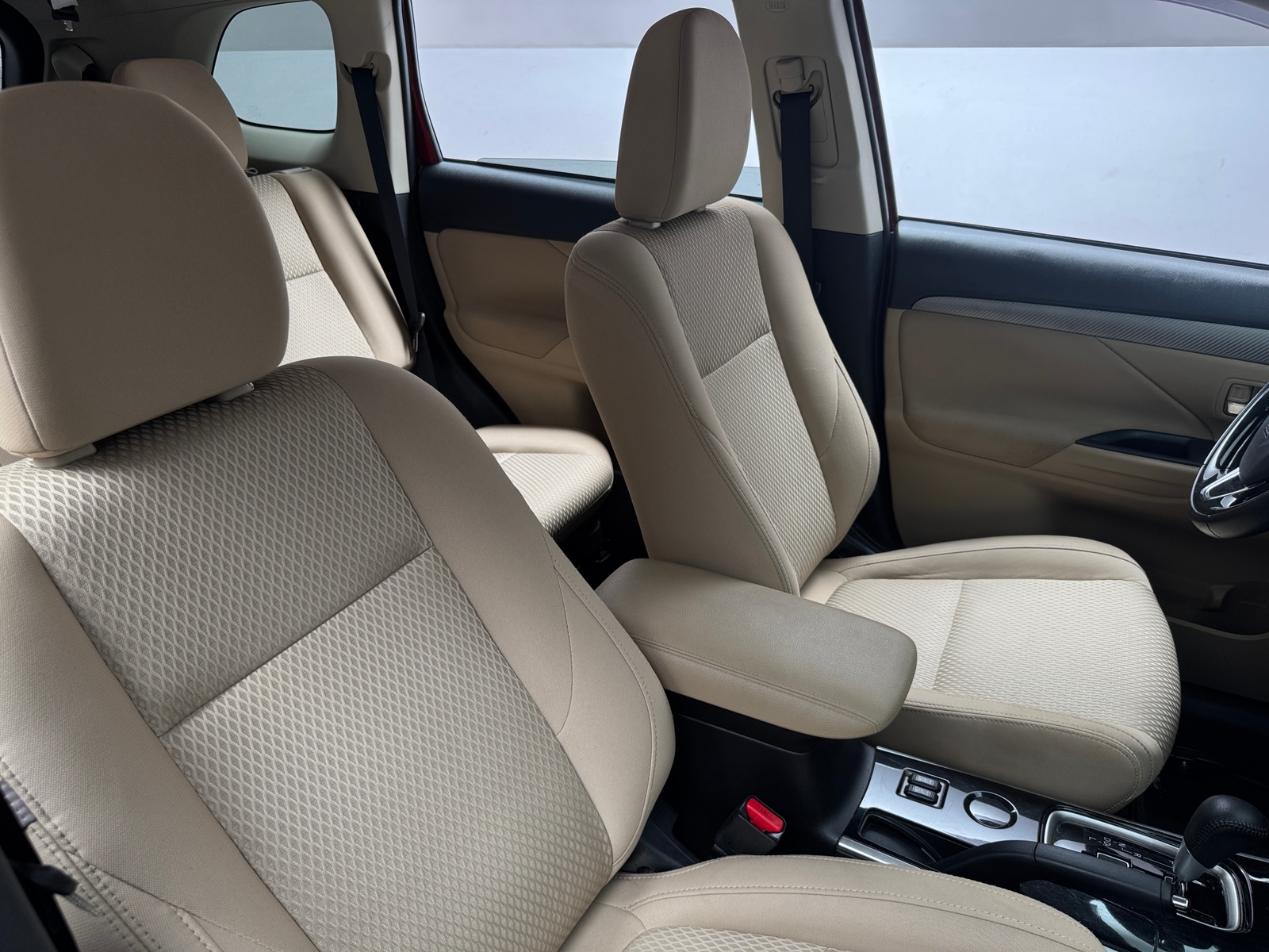 Thumbnail: 2018 Mitsubishi Outlander - 2