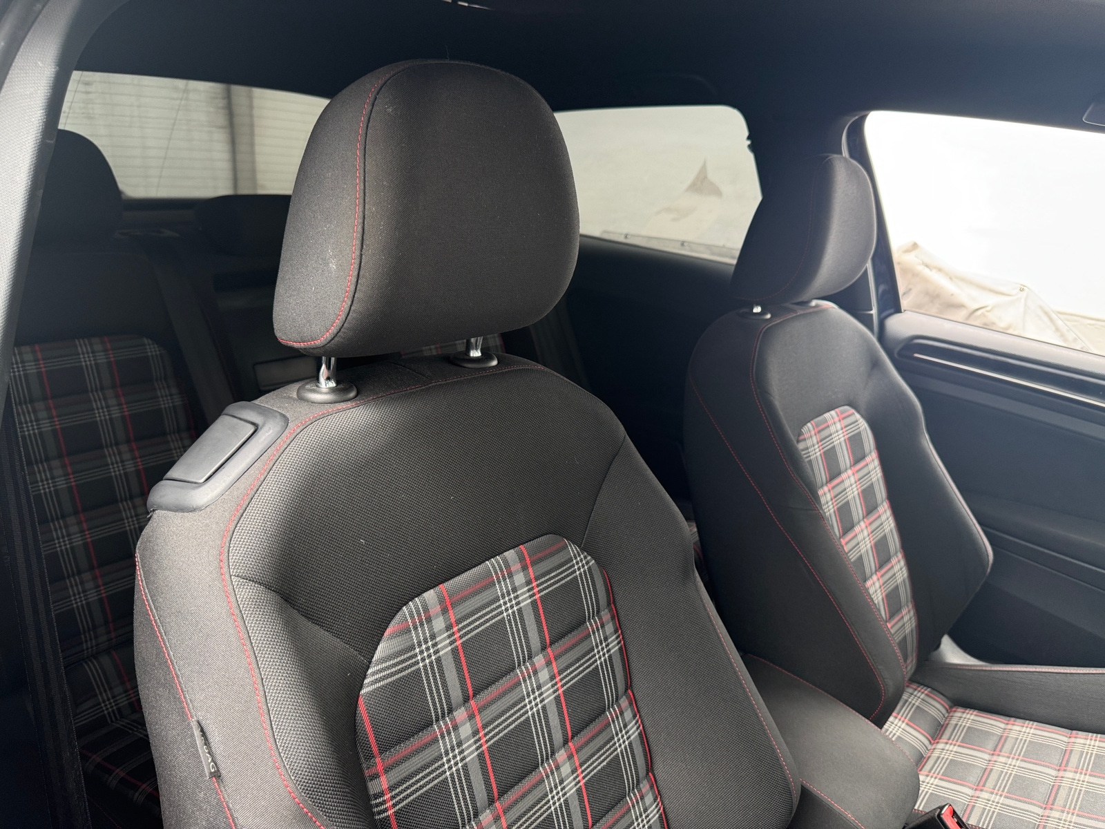 Thumbnail: 2016 Volkswagen Golf - 2